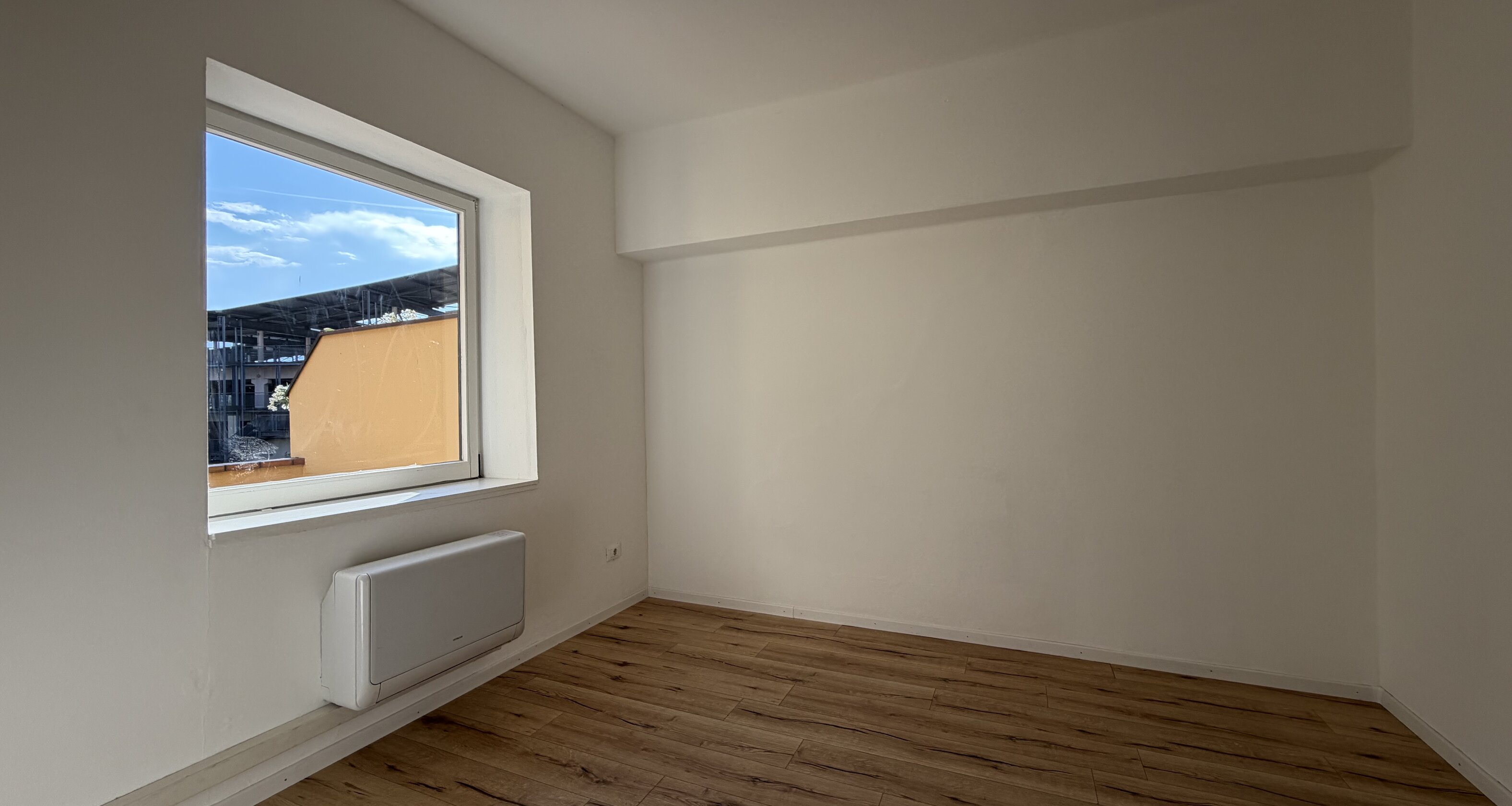 Helles Büro mit toller Terrasse