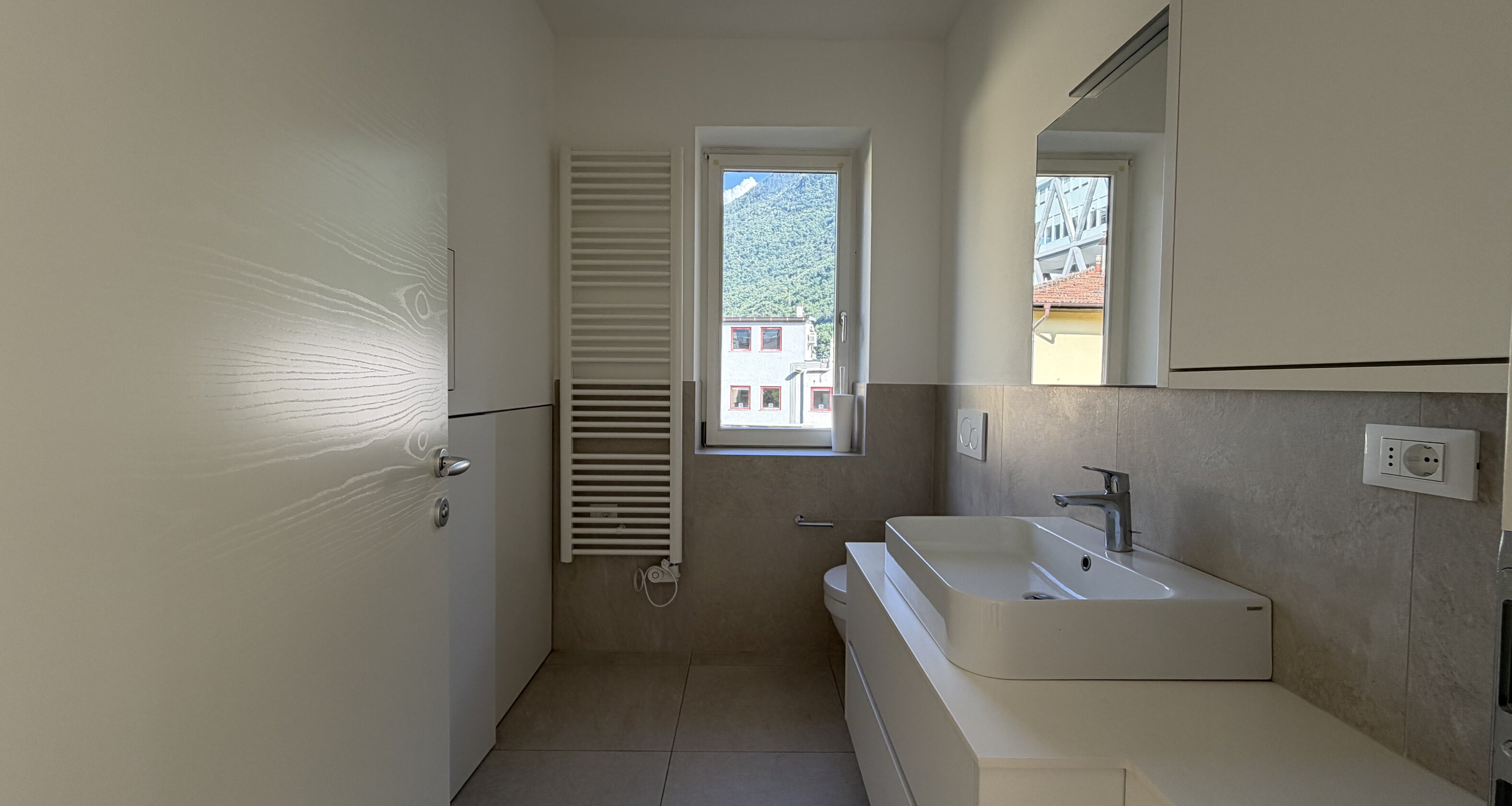 Helles Büro mit toller Terrasse