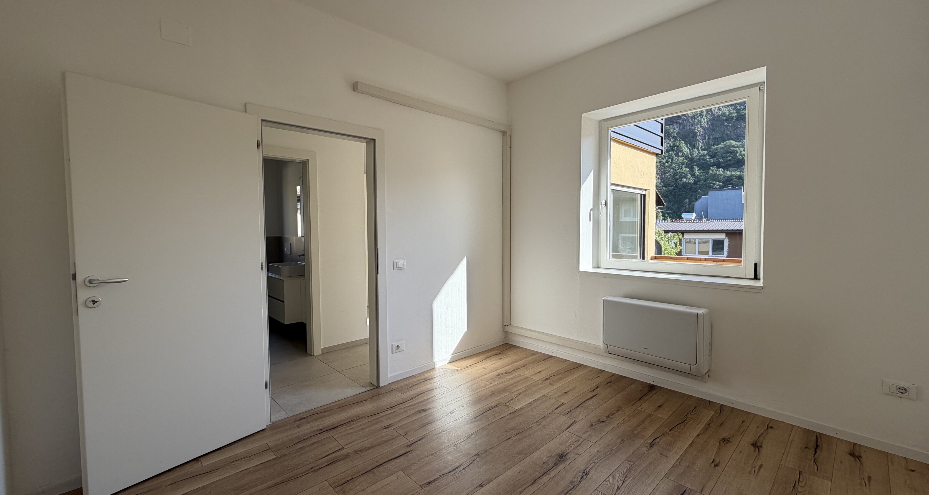 Helles Büro mit toller Terrasse