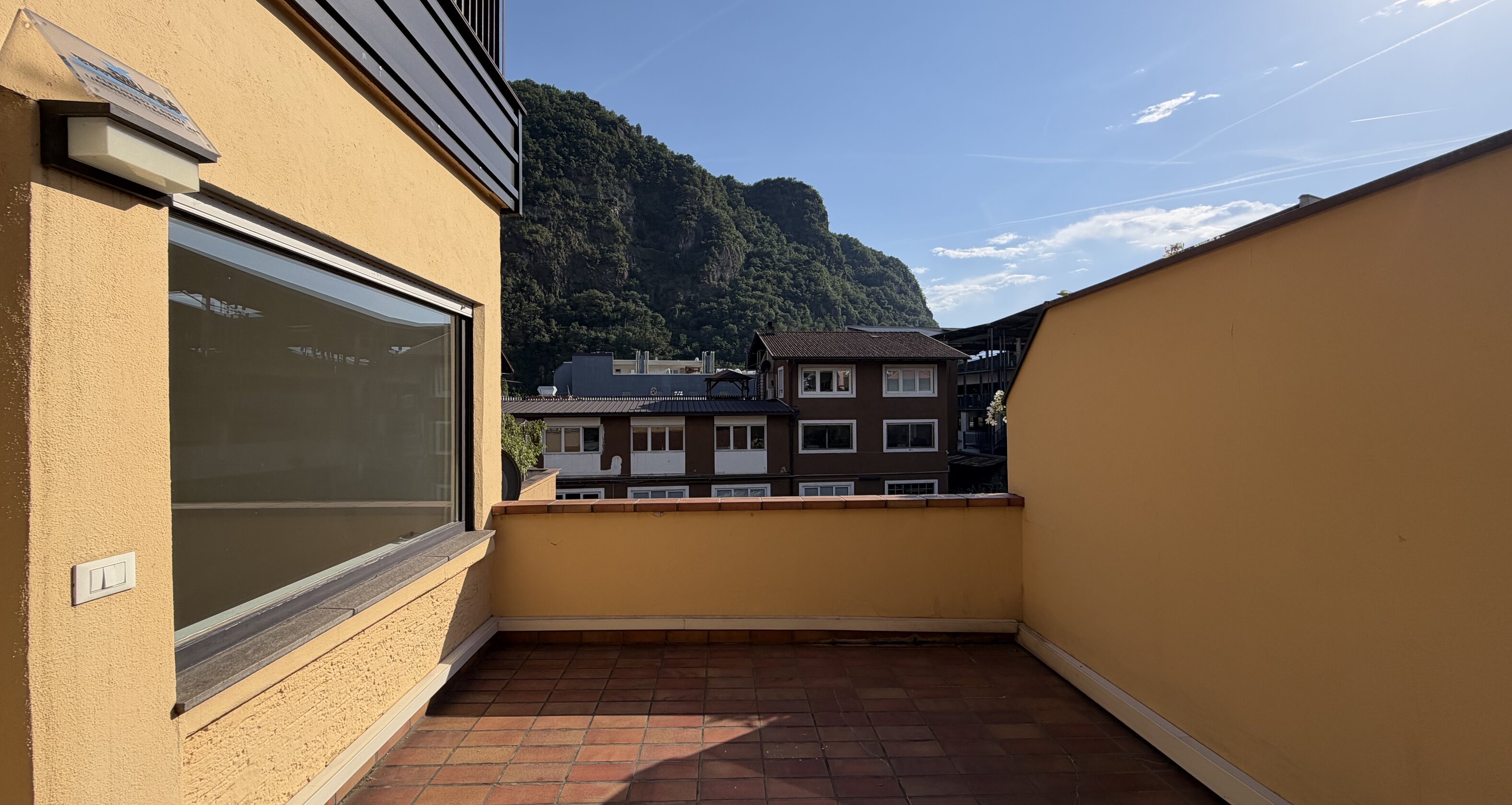 Helles Büro mit toller Terrasse