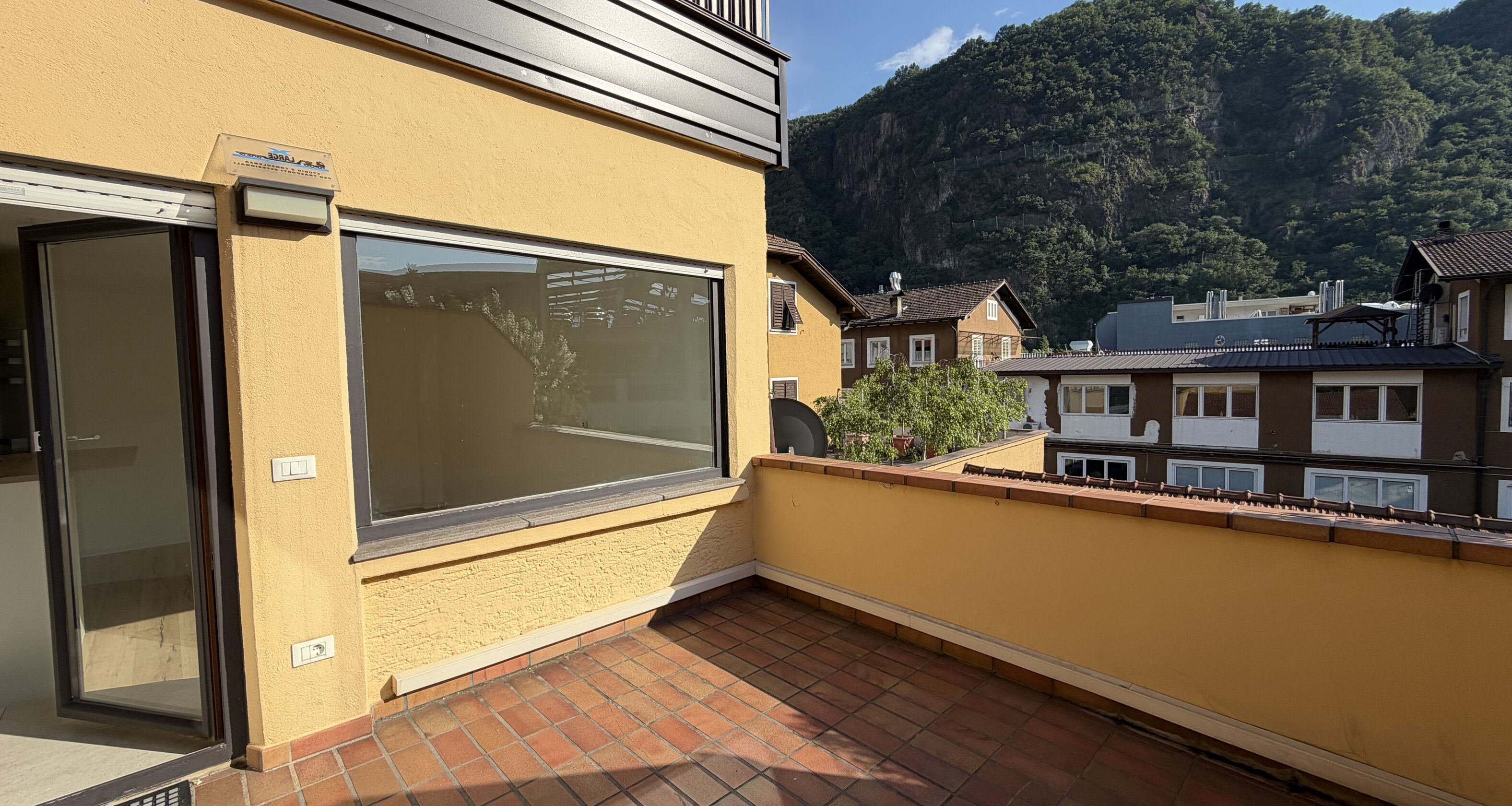 Helles Büro mit toller Terrasse