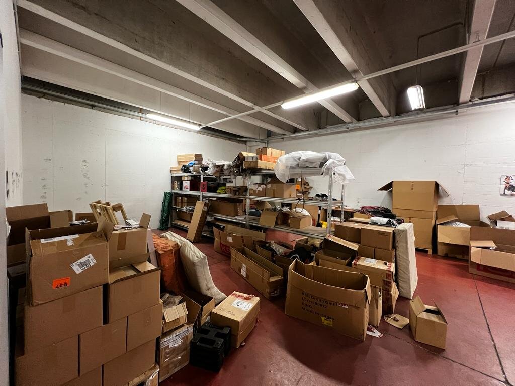 Industriezone Bozen: Großes Magazin samt Parkplätze im Untergeschoss zu vermieten