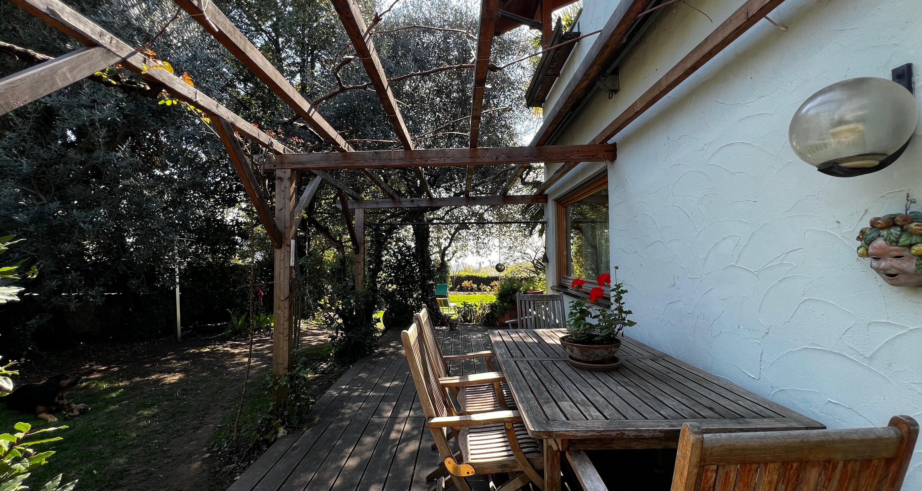 Charmantes Einfamilienhaus mit traumhaftem Privatgarten in ruhiger Lage