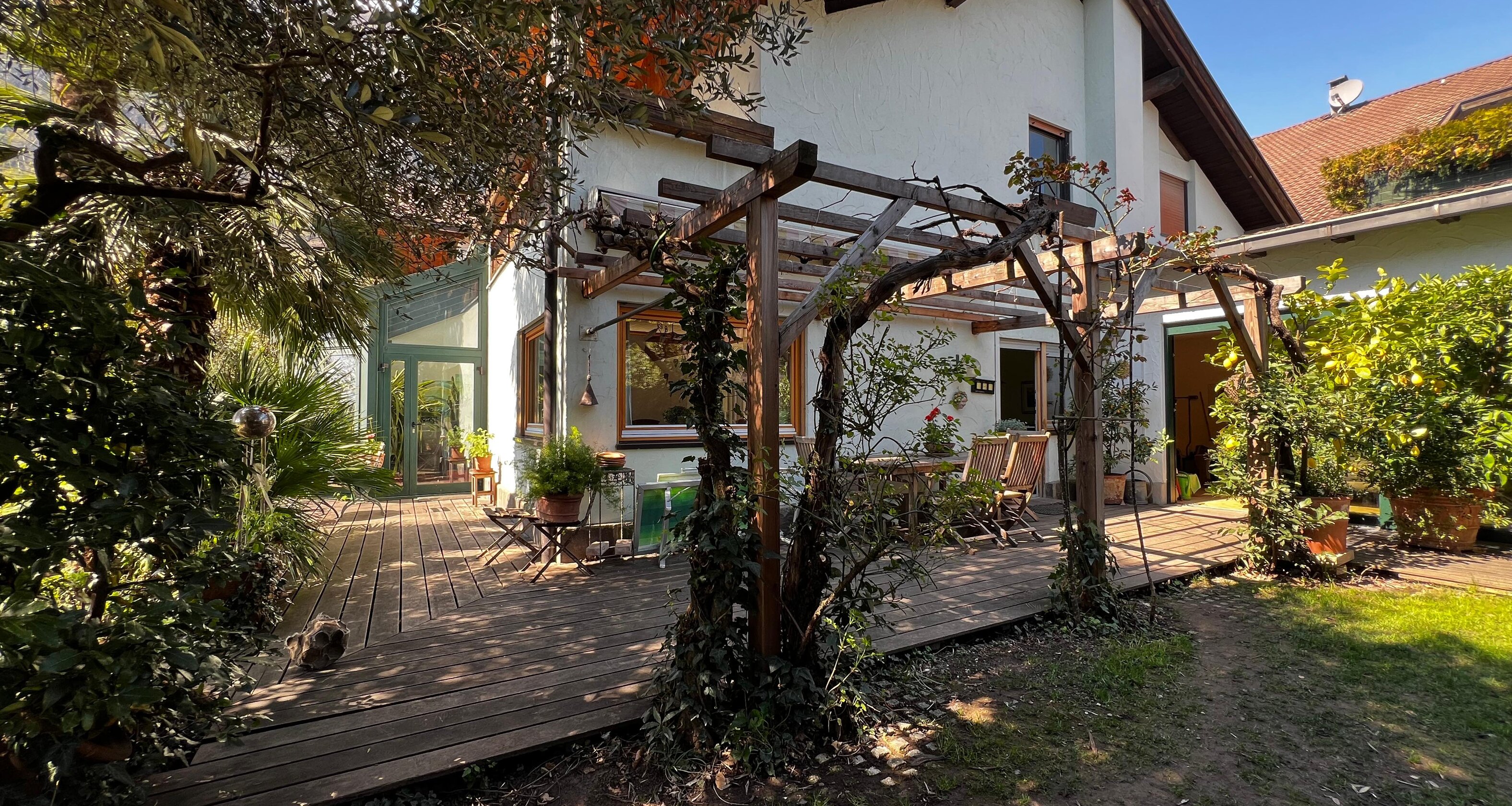 Charmantes Einfamilienhaus mit traumhaftem Privatgarten in ruhiger Lage