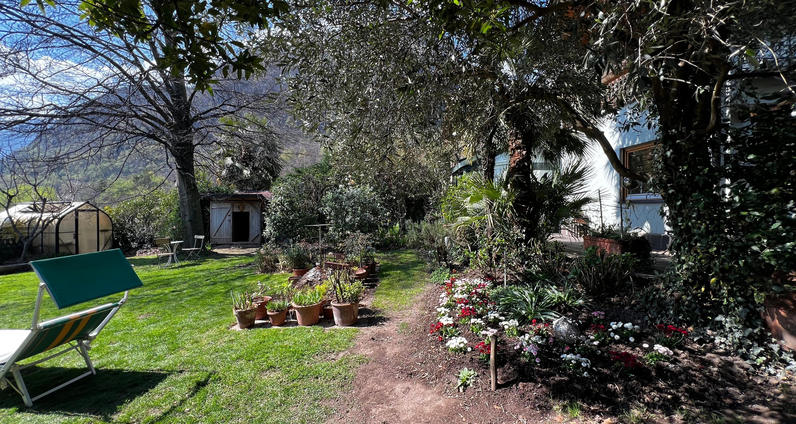 Charmantes Einfamilienhaus mit traumhaftem Privatgarten in ruhiger Lage