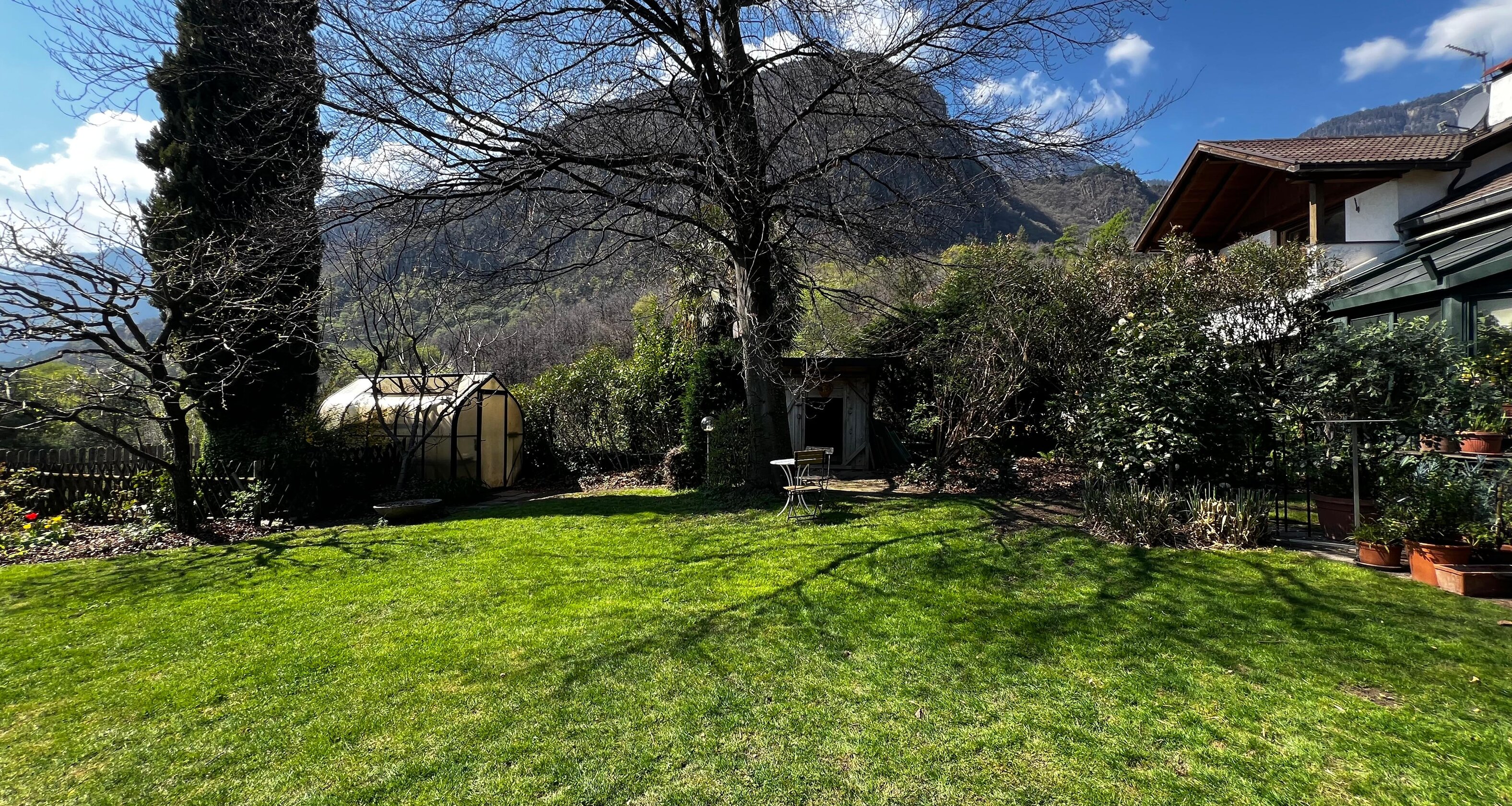 Charmantes Einfamilienhaus mit traumhaftem Privatgarten in ruhiger Lage