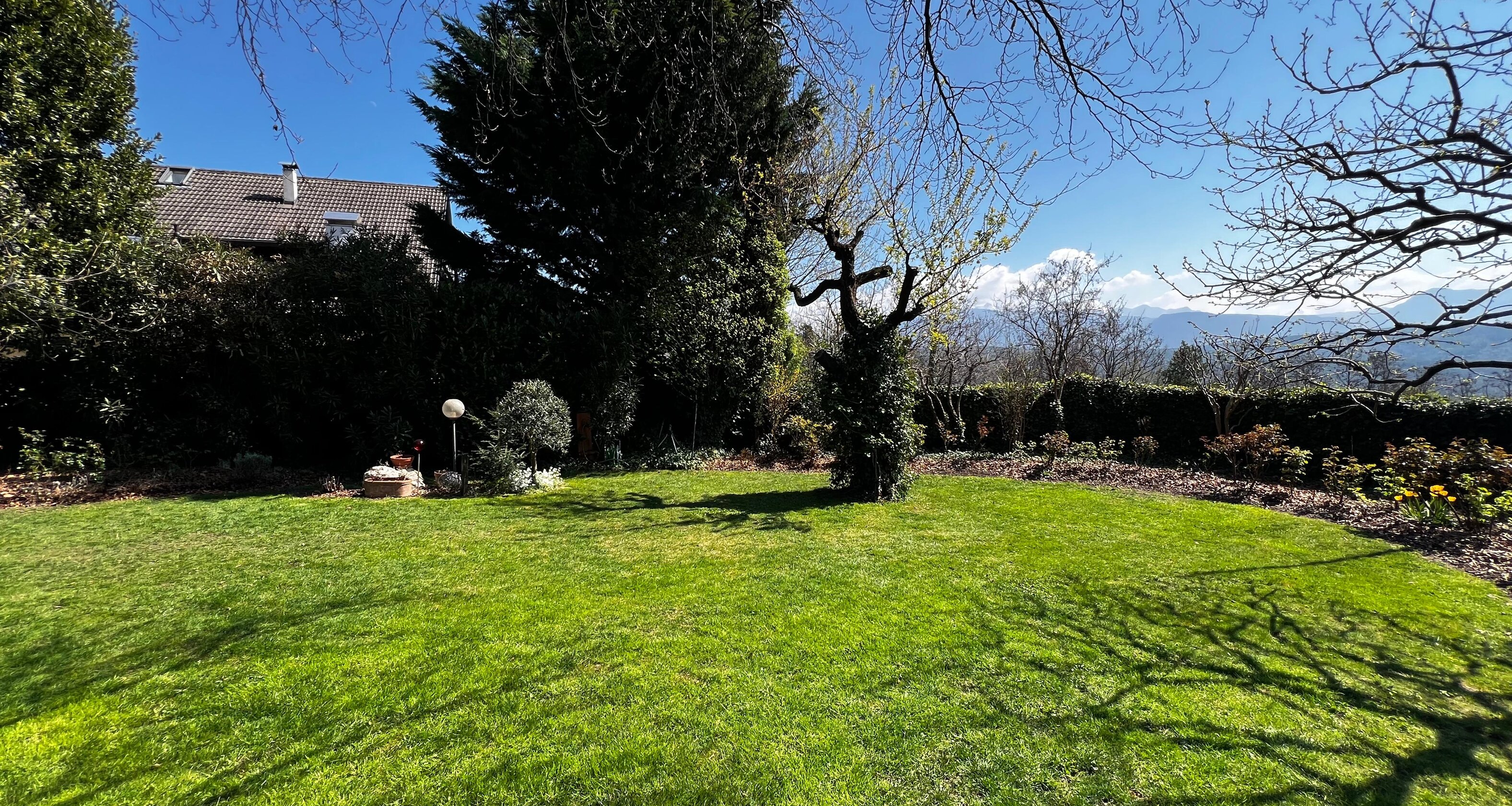 Charmantes Einfamilienhaus mit traumhaftem Privatgarten in ruhiger Lage