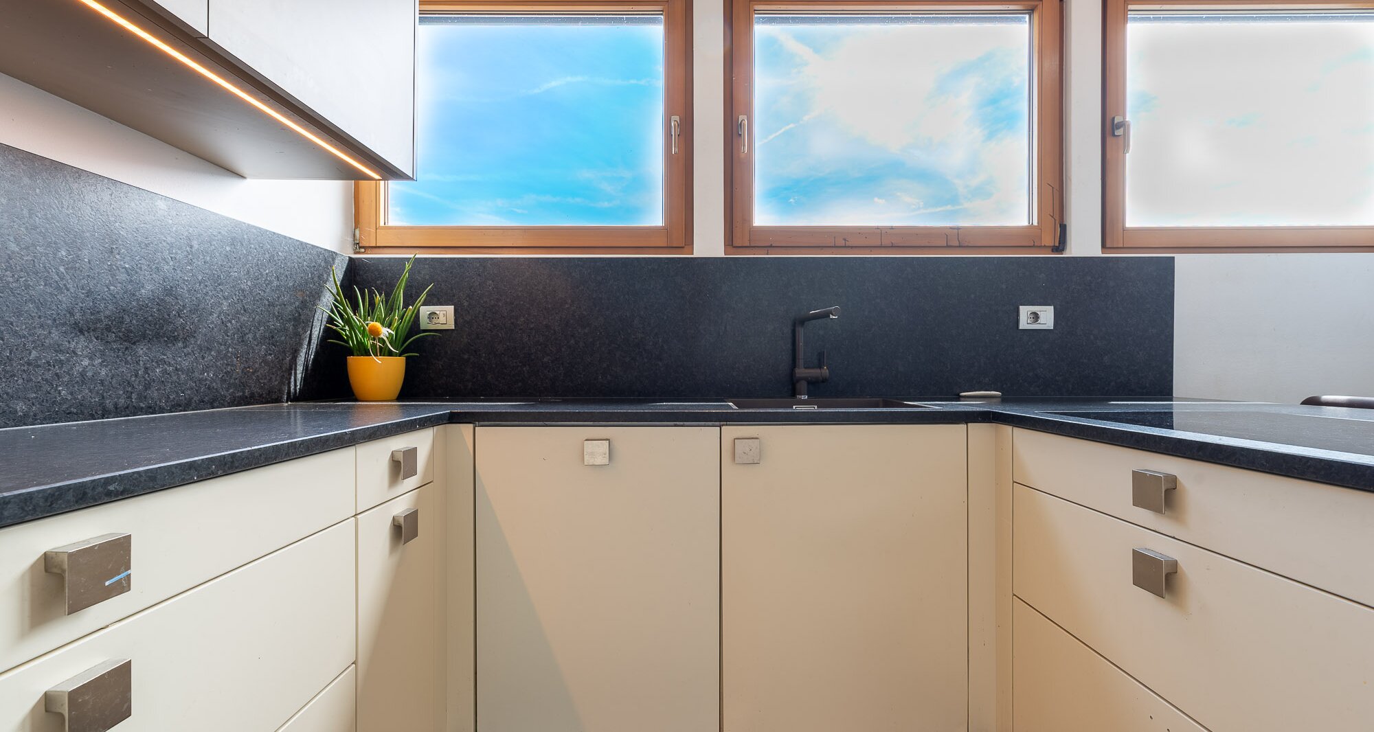 Exklusive Dachgeschosswohnung mit Terrasse und traumhaftem Ausblick in Bestlage