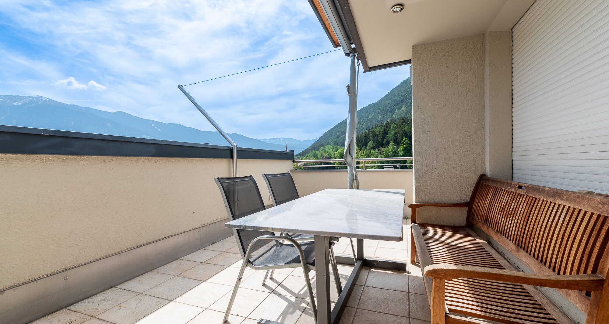 Exklusive Dachgeschosswohnung mit Terrasse und traumhaftem Ausblick in Bestlage