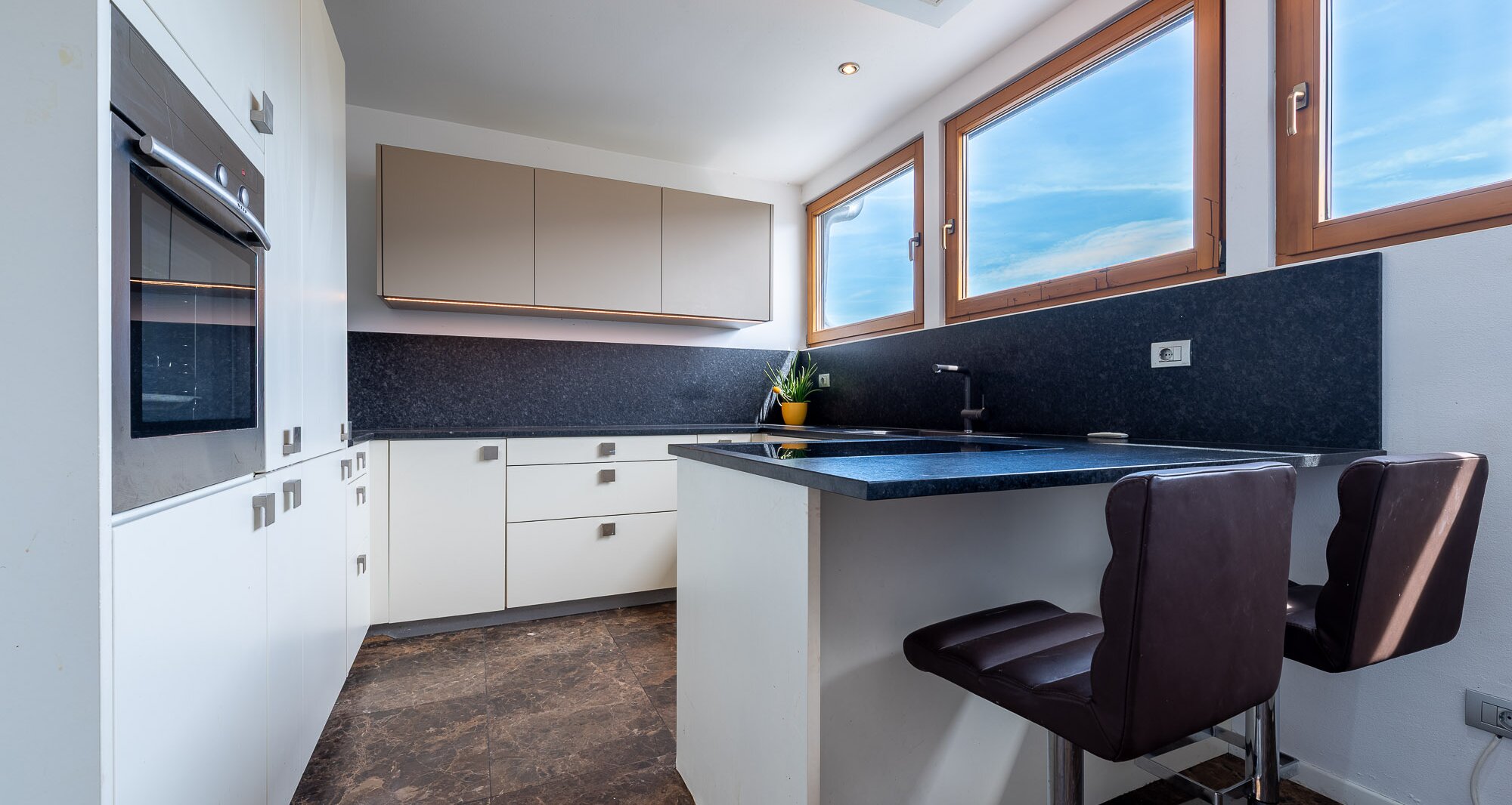 Exklusive Dachgeschosswohnung mit Terrasse und traumhaftem Ausblick in Bestlage