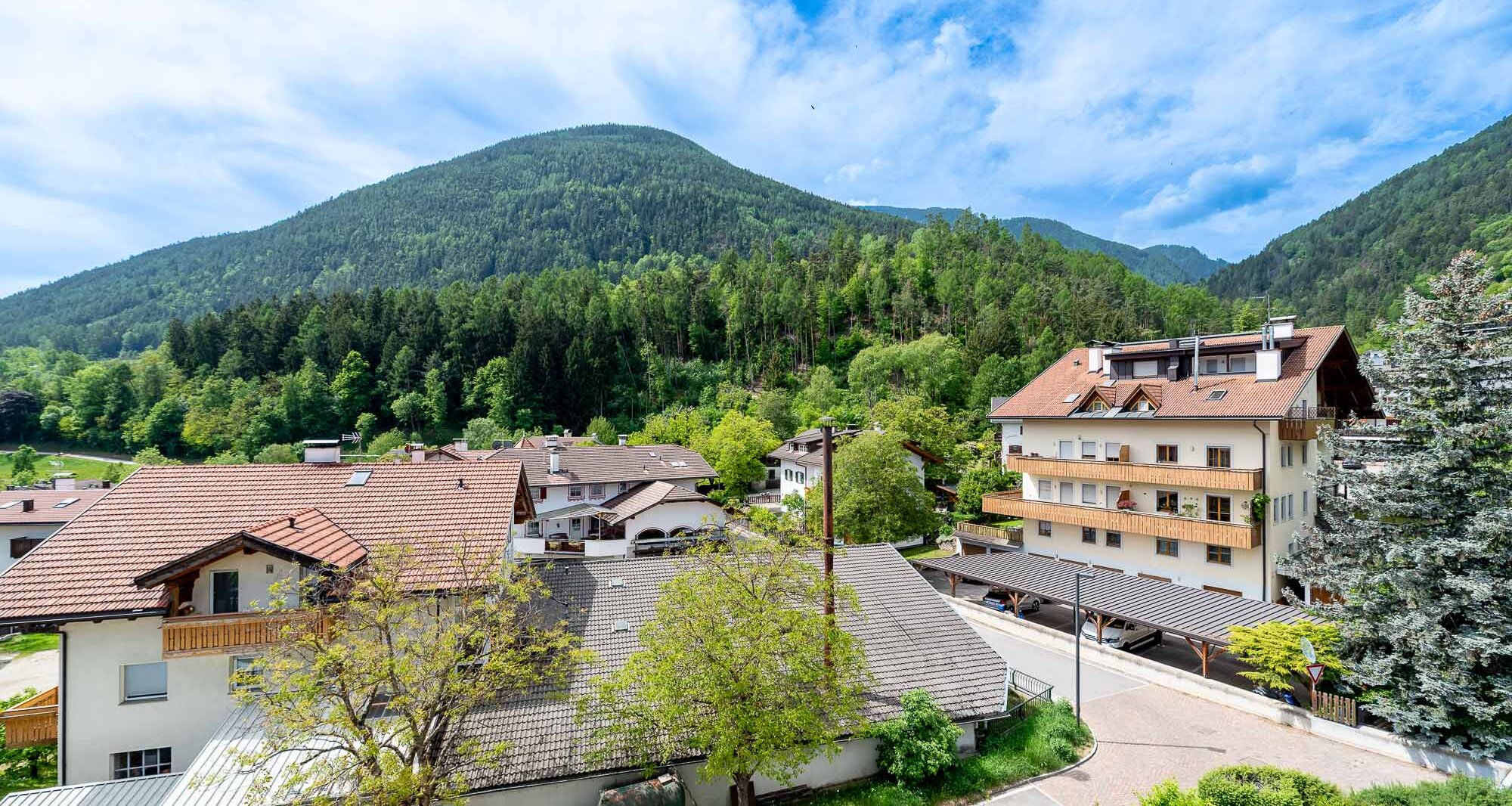 Exklusive Dachgeschosswohnung mit Terrasse und traumhaftem Ausblick in Bestlage