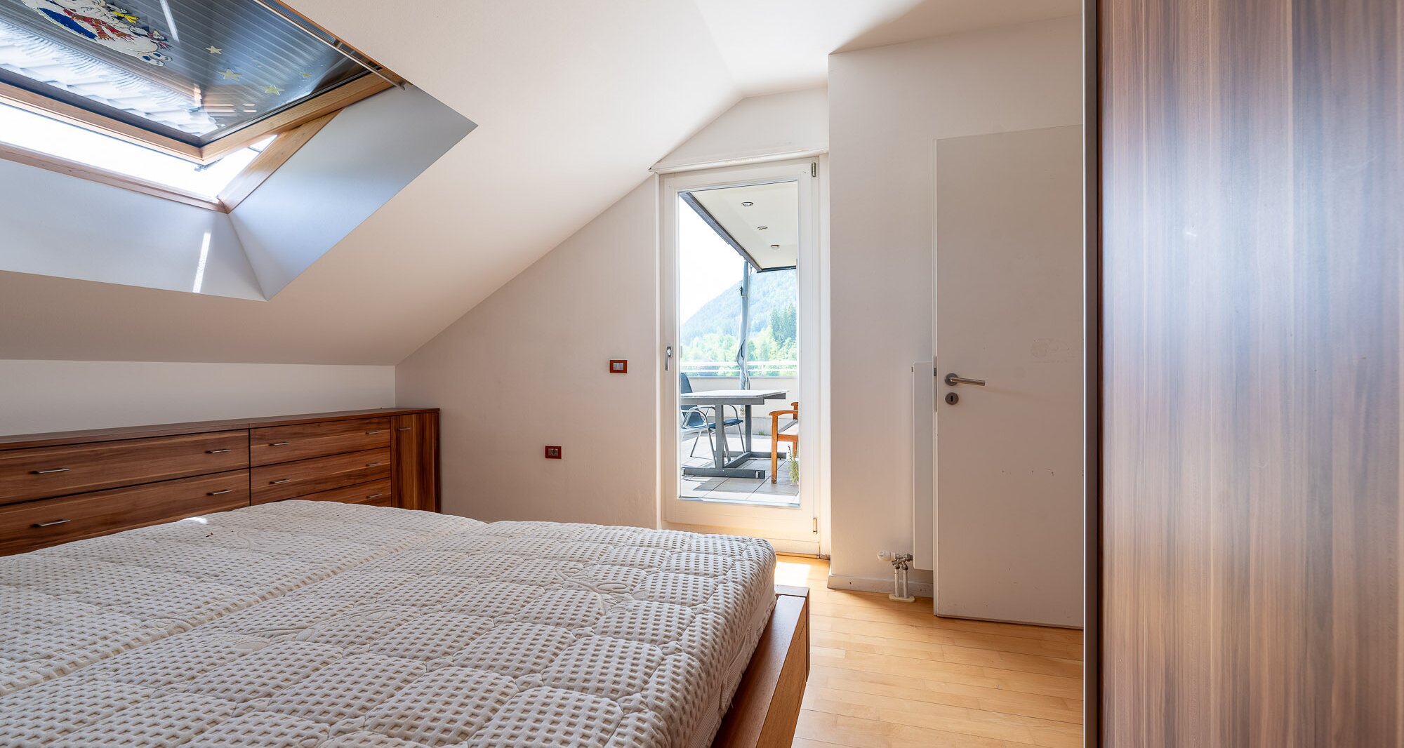 Exklusive Dachgeschosswohnung mit Terrasse und traumhaftem Ausblick in Bestlage
