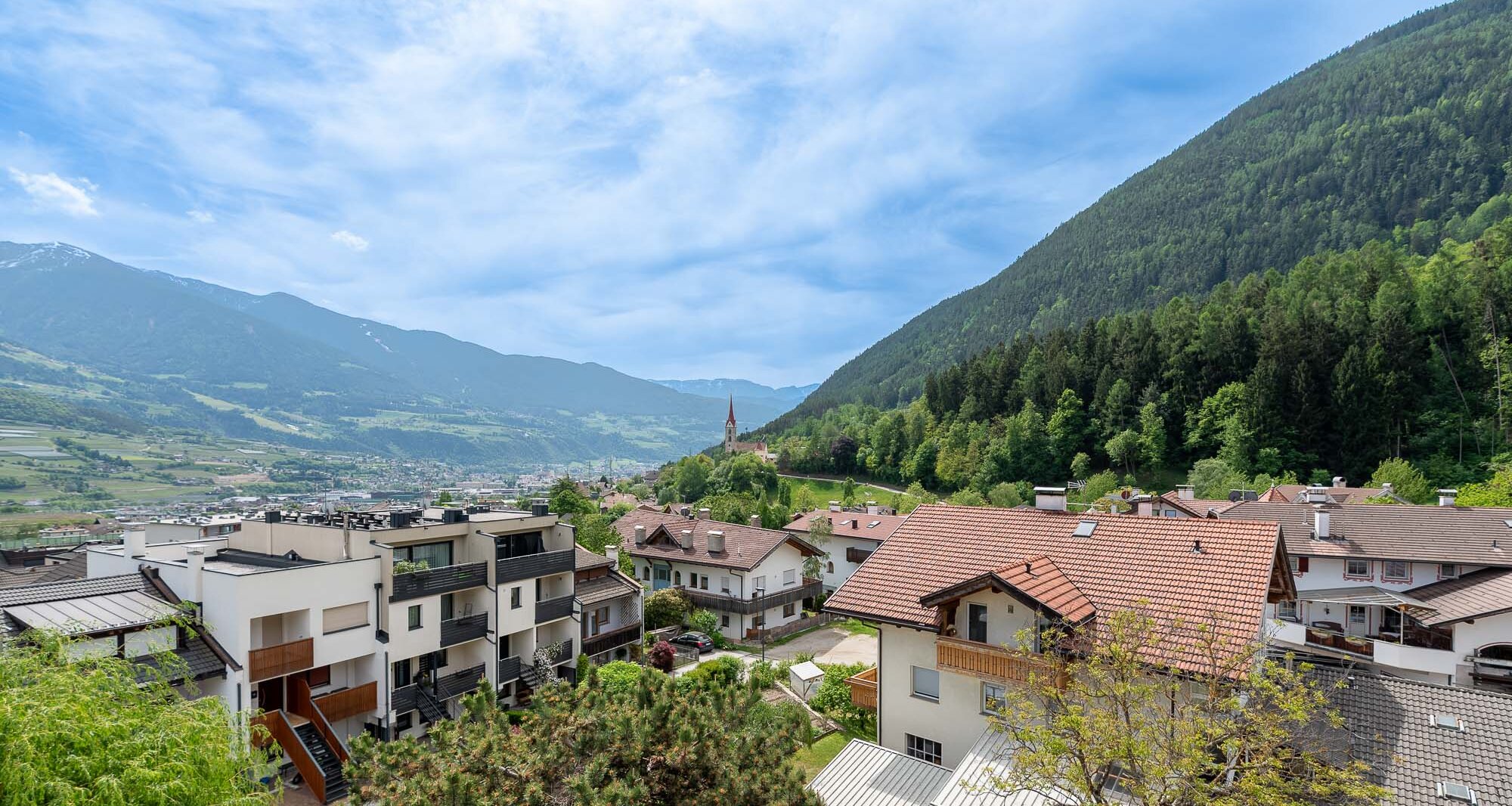 Exklusive Dachgeschosswohnung mit Terrasse und traumhaftem Ausblick in Bestlage
