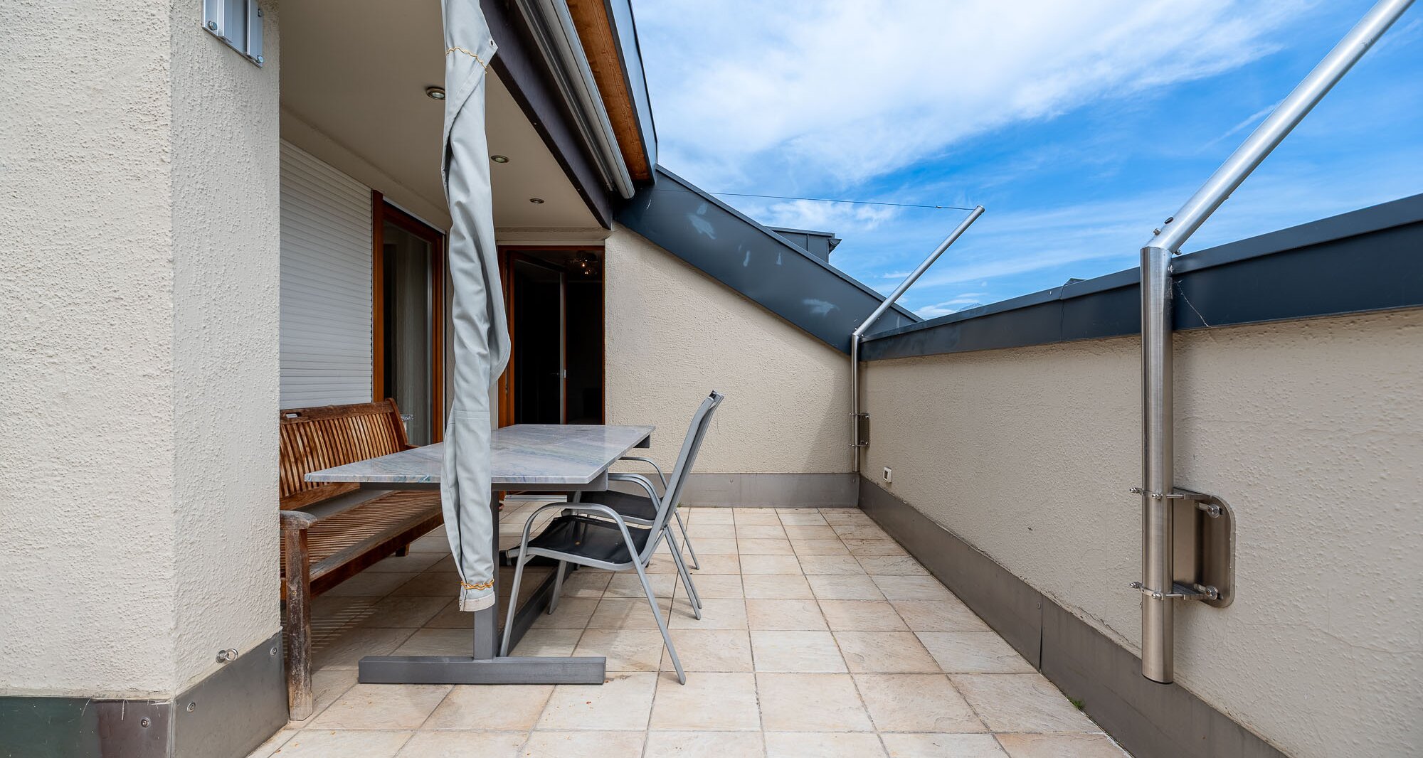 Exklusive Dachgeschosswohnung mit Terrasse und traumhaftem Ausblick in Bestlage