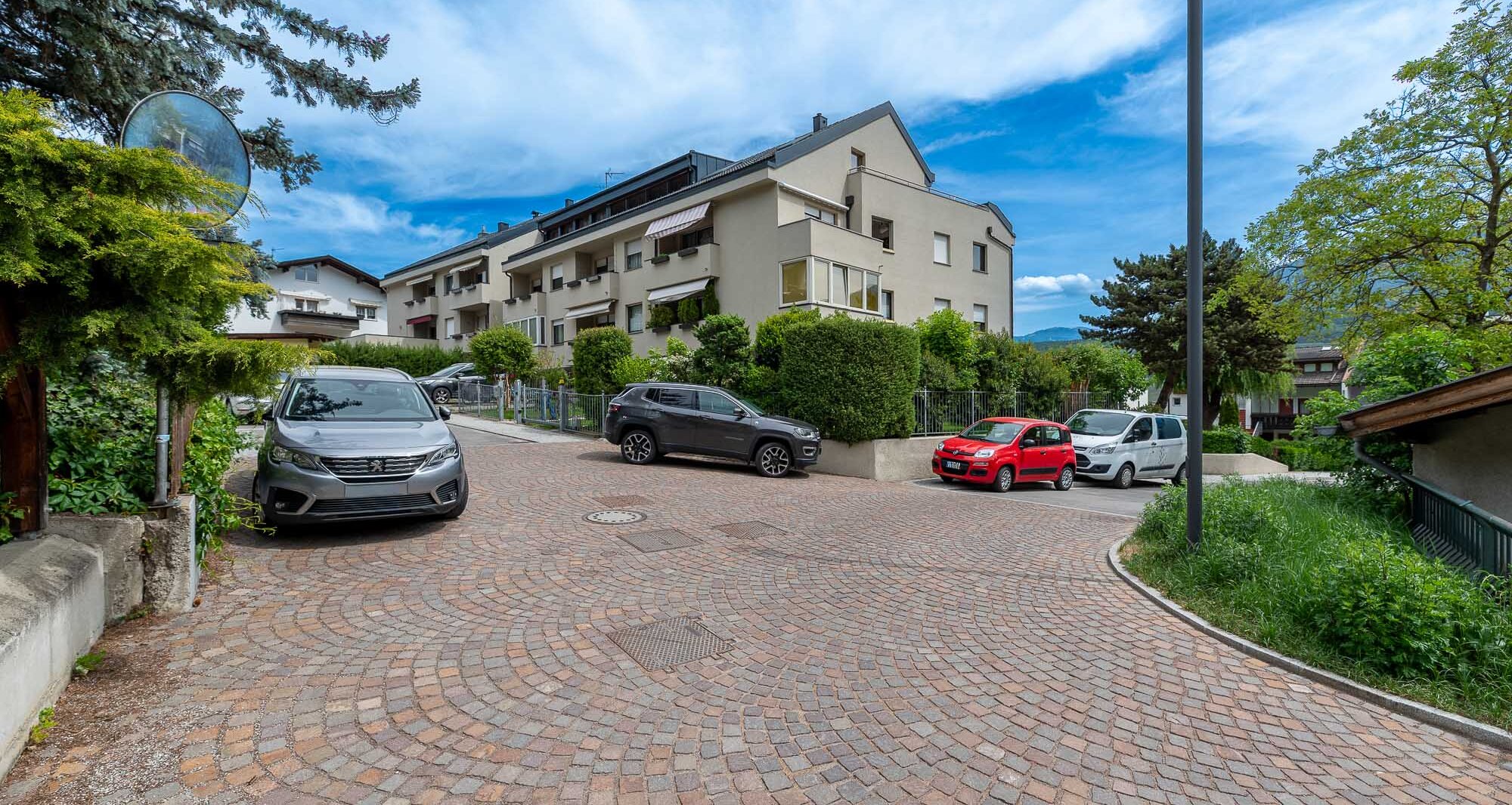 Exklusive Dachgeschosswohnung mit Terrasse und traumhaftem Ausblick in Bestlage