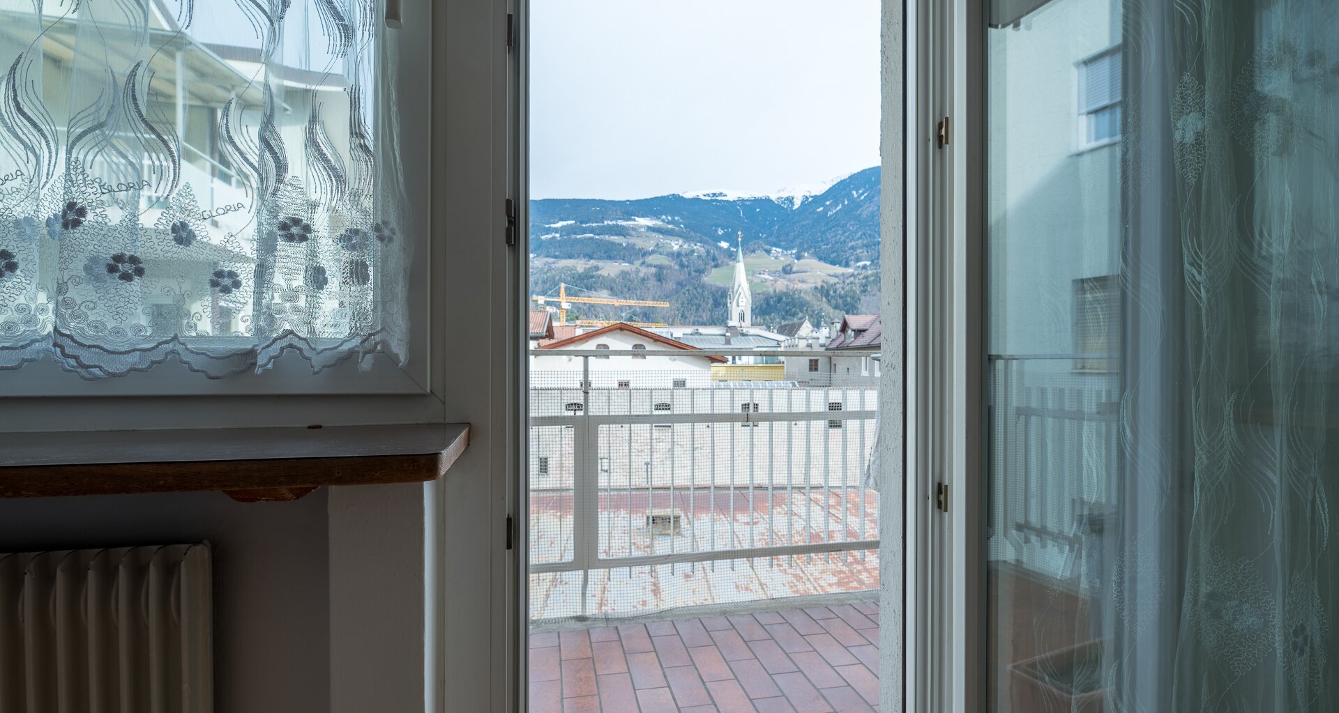 Helle Dreizimmerwohnung mit zwei Balkonen im historischen Zentrum von Brixen