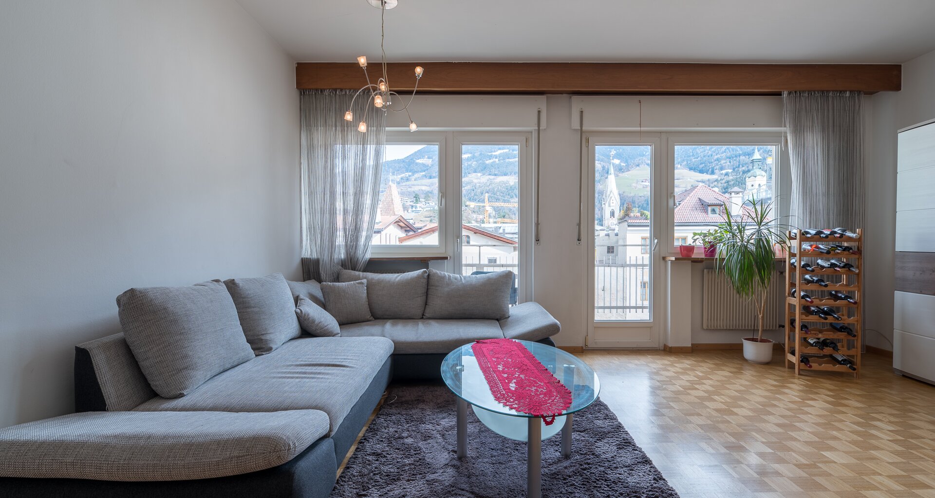 Helle Dreizimmerwohnung mit zwei Balkonen im historischen Zentrum von Brixen