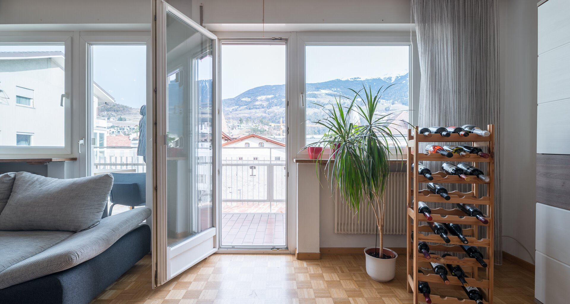 Helle Dreizimmerwohnung mit zwei Balkonen im historischen Zentrum von Brixen