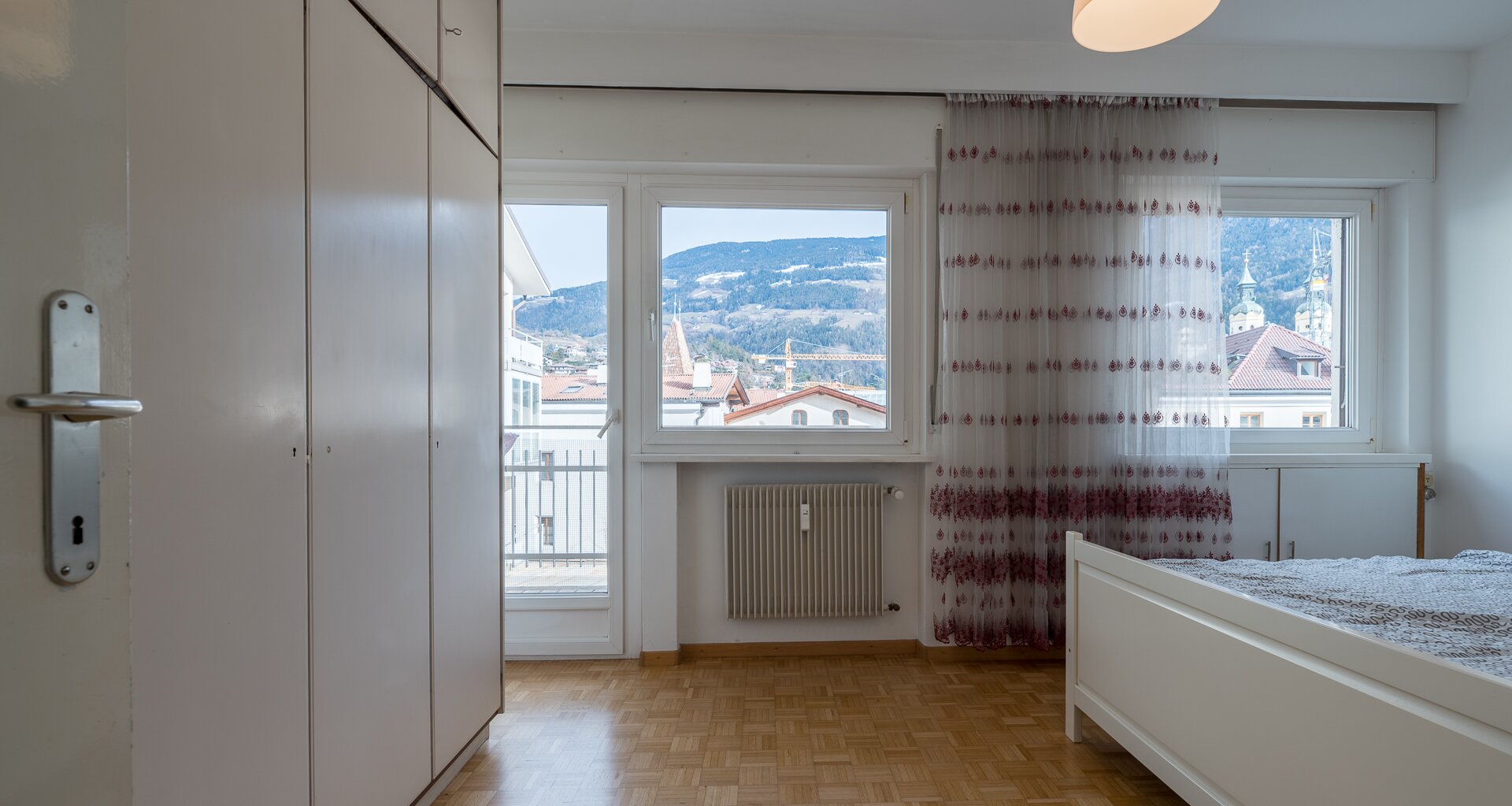 Helle Dreizimmerwohnung mit zwei Balkonen im historischen Zentrum von Brixen