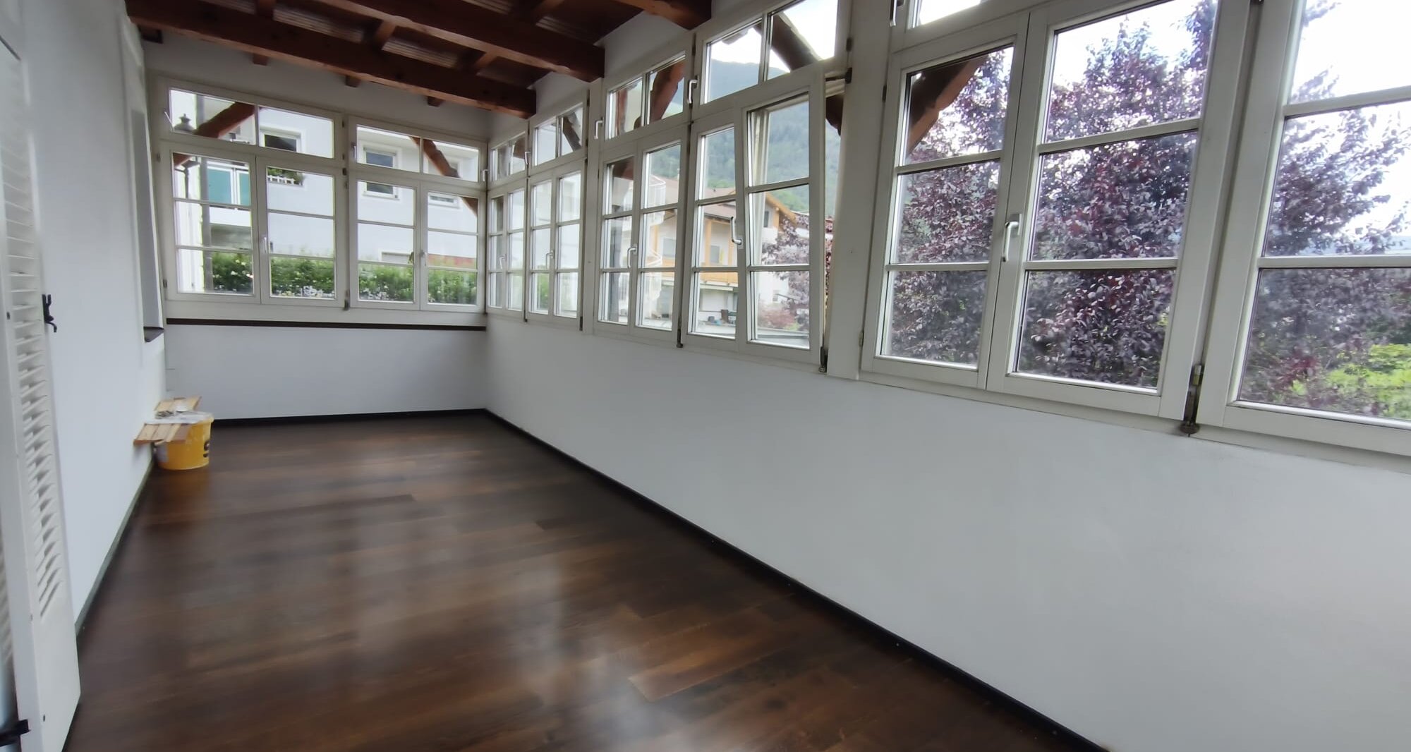 Teilmöblierte Dreizimmerwohnung mit Wintergarten
