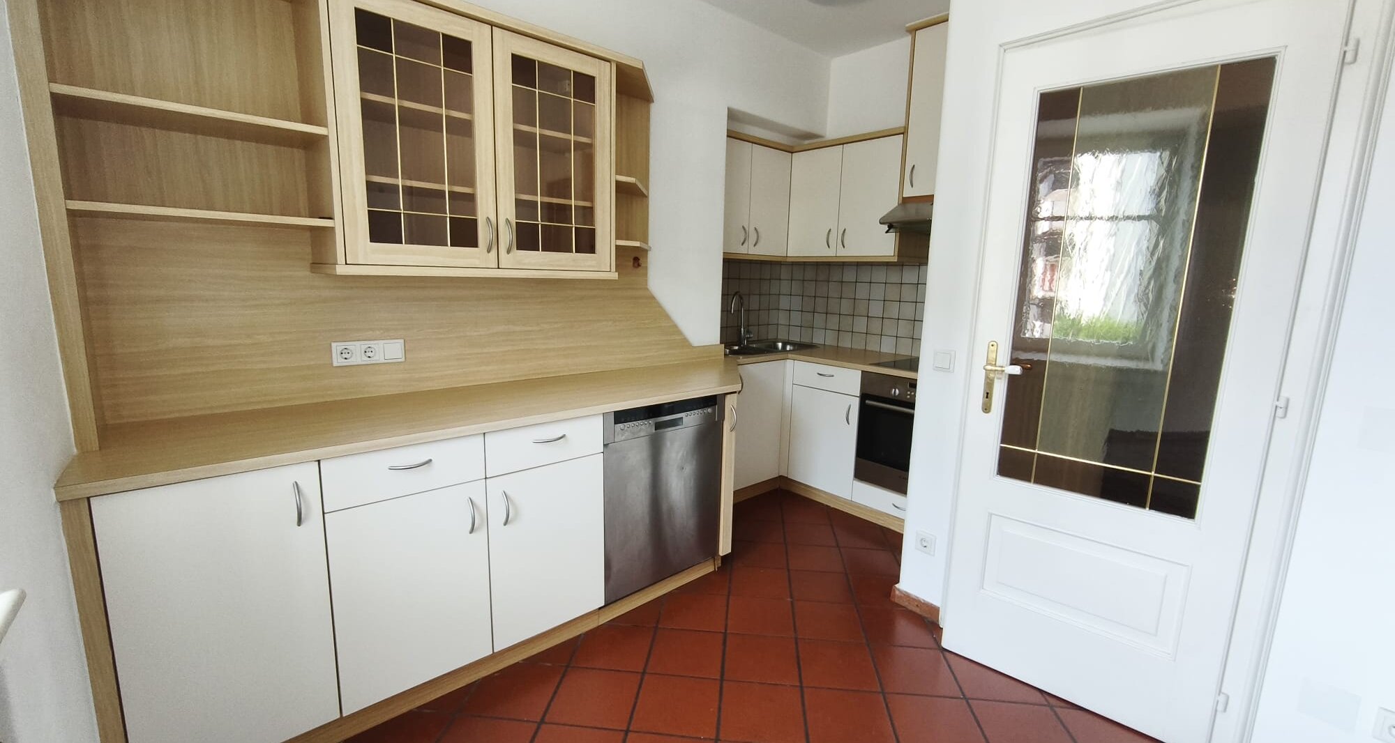 Teilmöblierte Dreizimmerwohnung mit Wintergarten