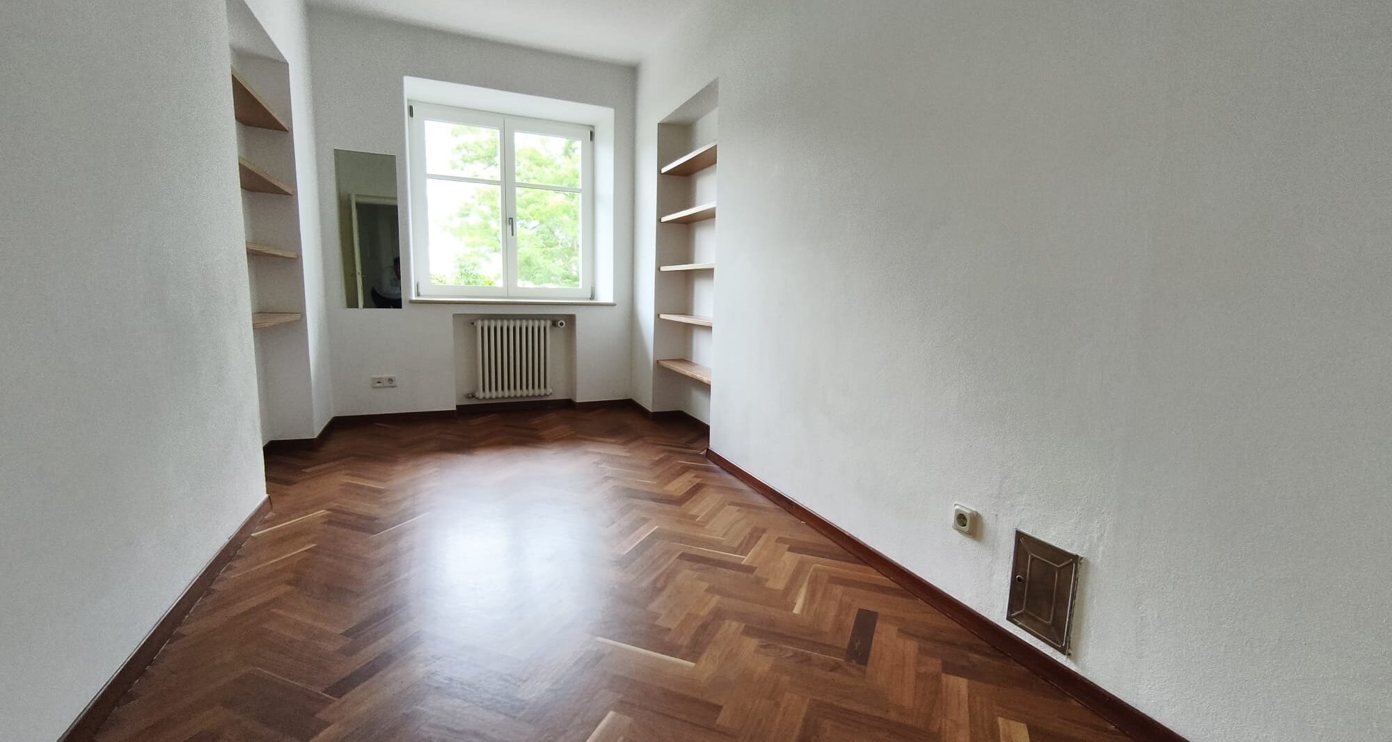 Teilmöblierte Dreizimmerwohnung mit Wintergarten