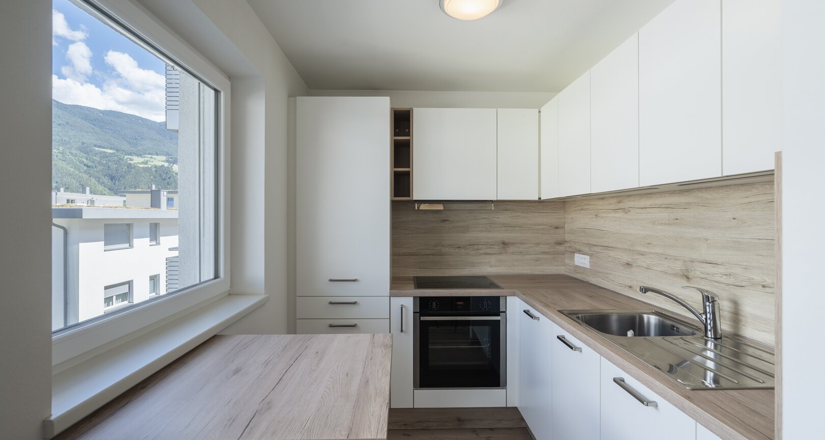 Neuwertige Zweizimmerwohnung mit Terrasse in zentraler Lage