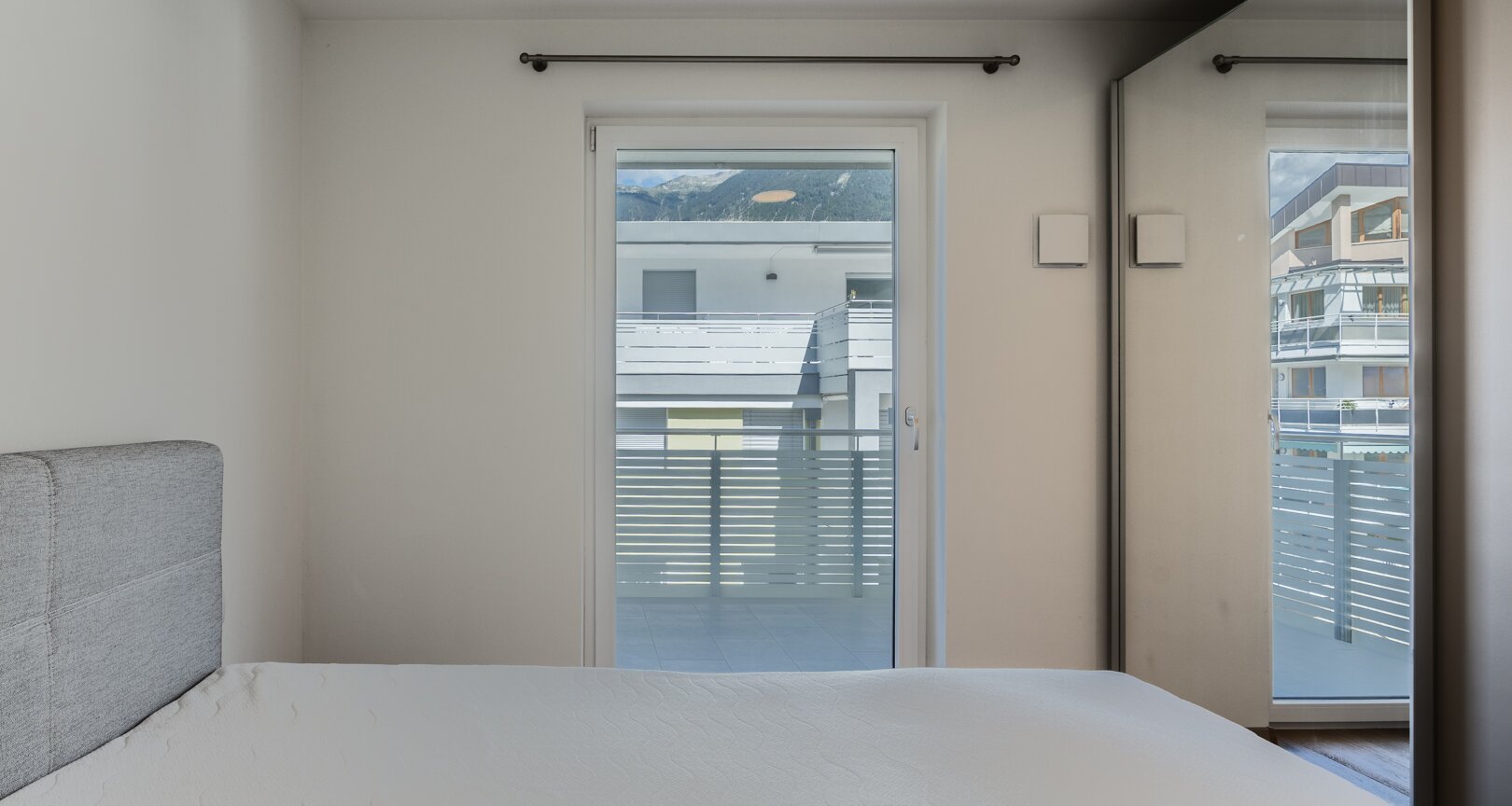 Neuwertige Zweizimmerwohnung mit Terrasse in zentraler Lage