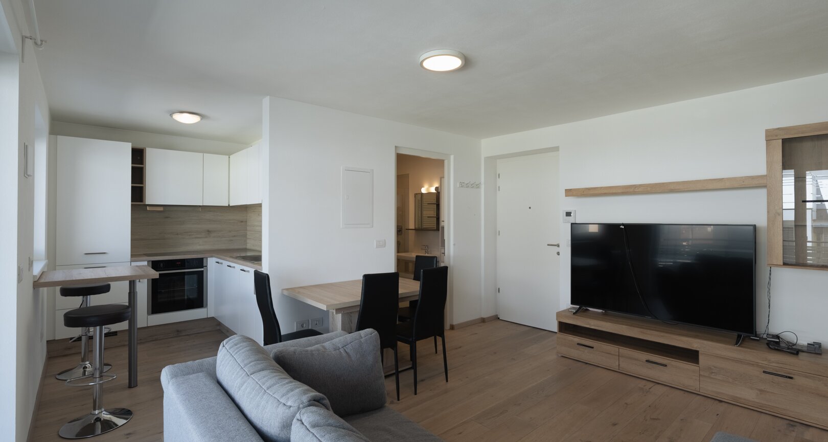 Neuwertige Zweizimmerwohnung mit Terrasse in zentraler Lage