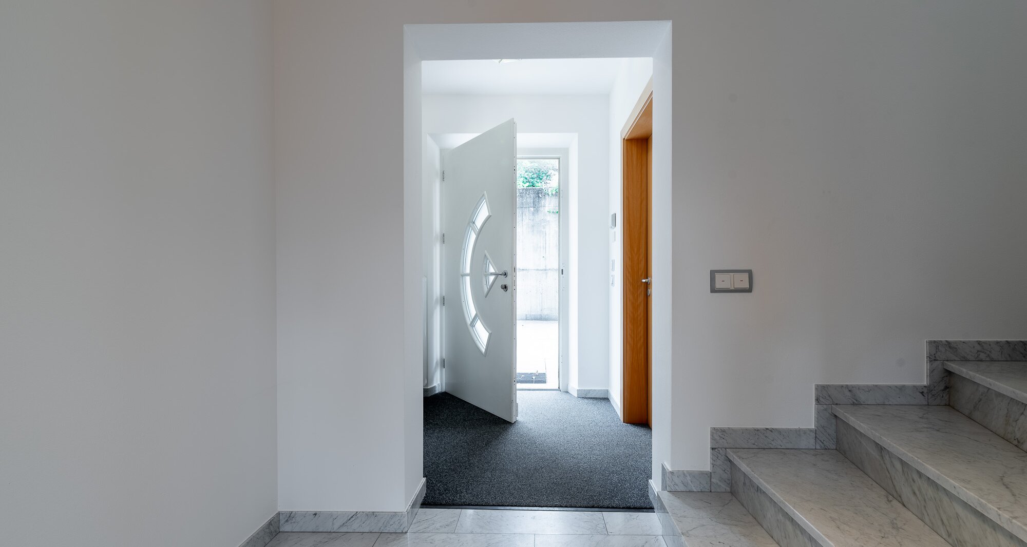 Schönes Eckreihenhaus mit Privatgarten in sonniger Panoramalage