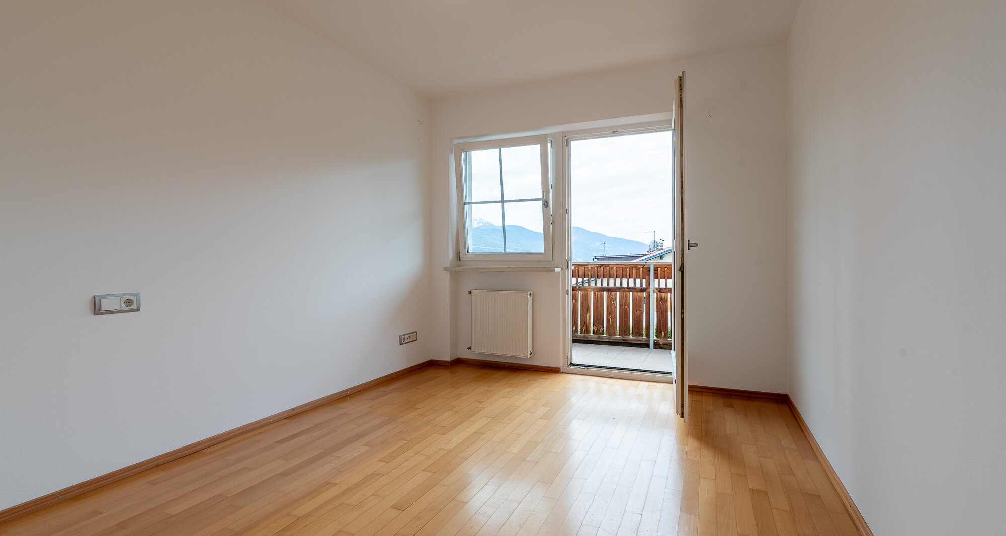Schönes Eckreihenhaus mit Privatgarten in sonniger Panoramalage