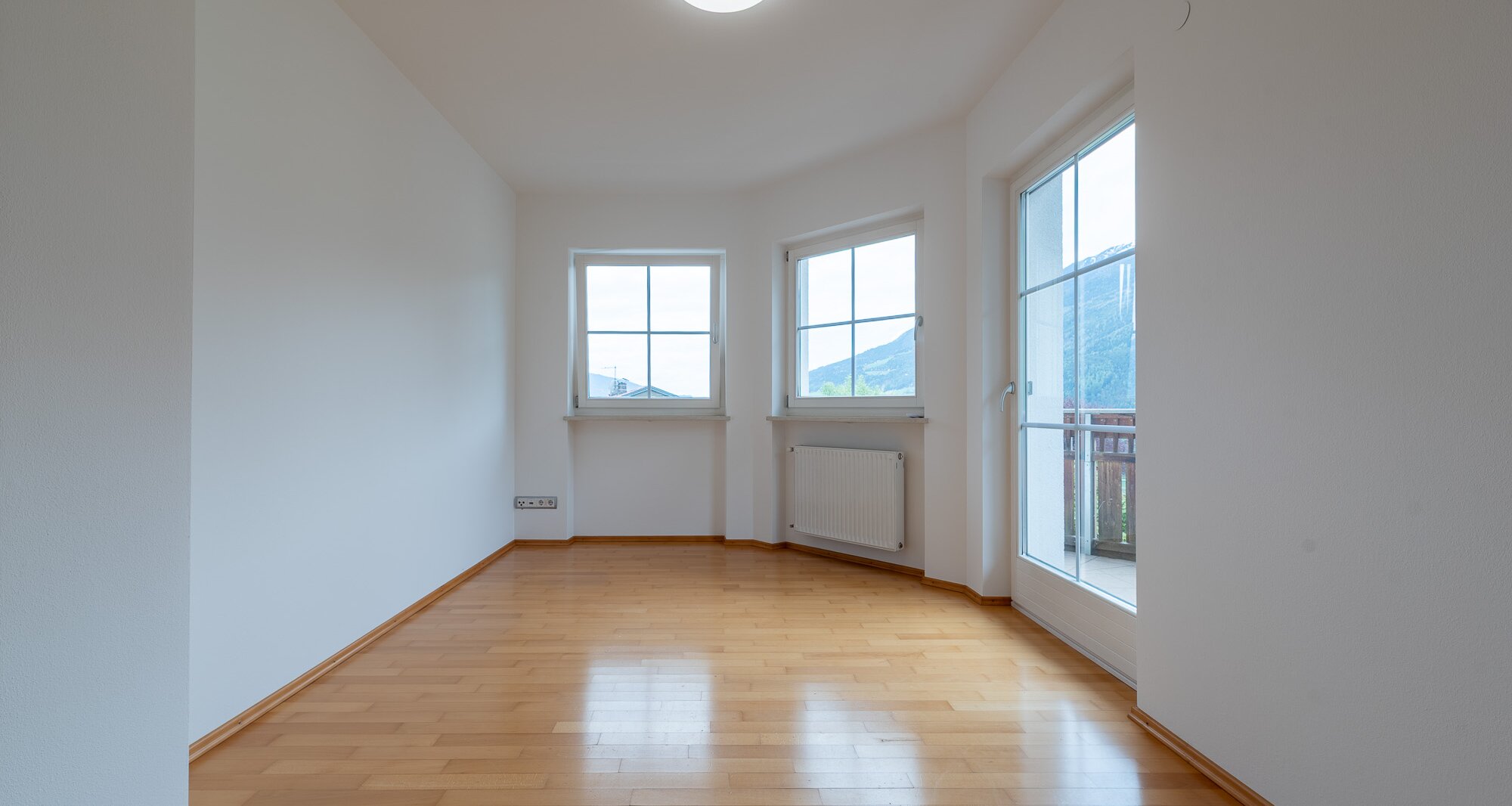 Schönes Eckreihenhaus mit Privatgarten in sonniger Panoramalage