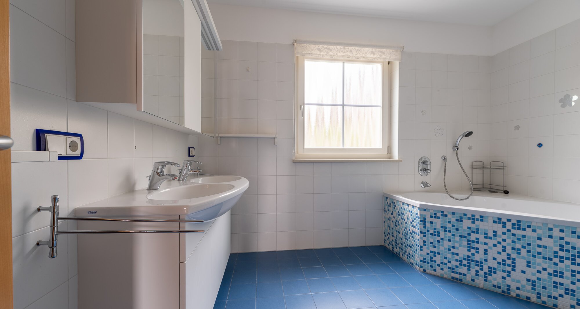 Schönes Eckreihenhaus mit Privatgarten in sonniger Panoramalage