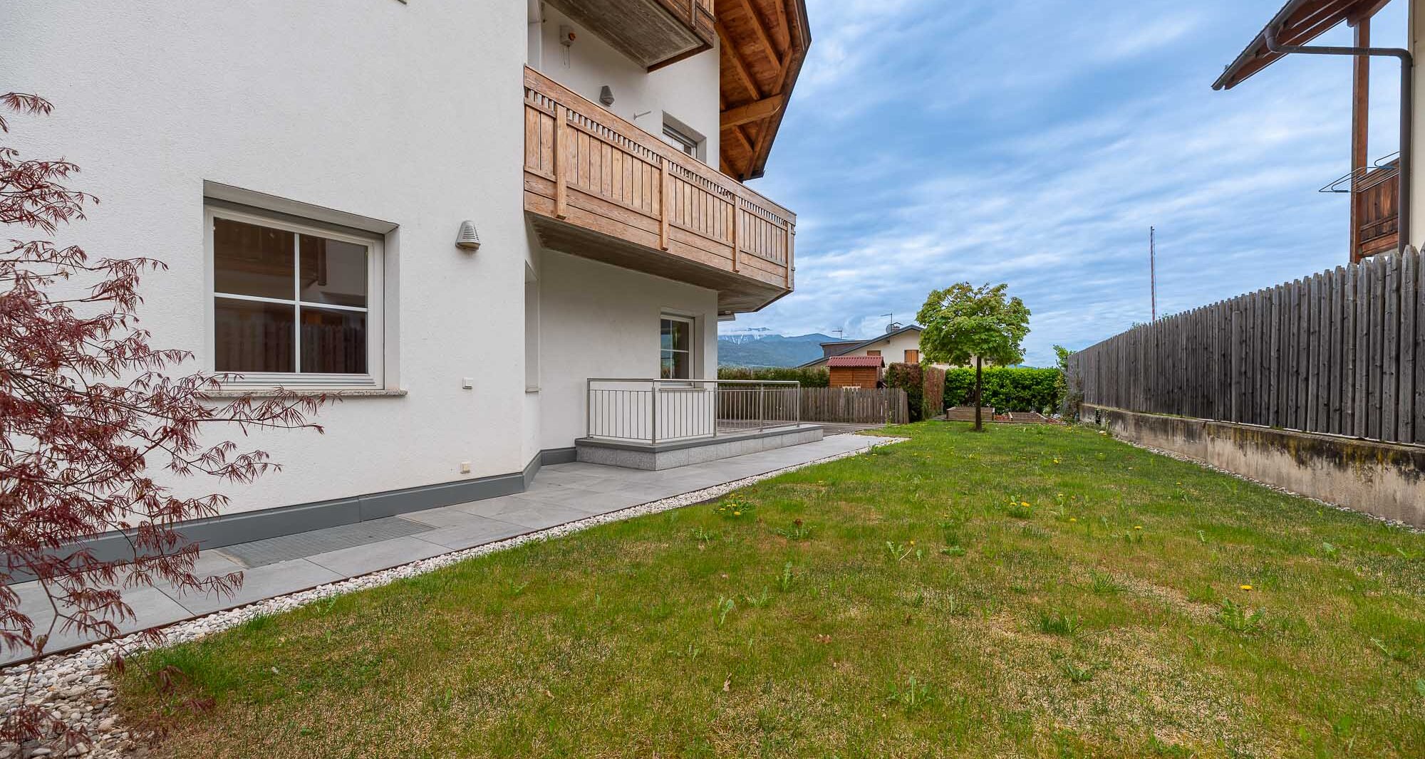 Schönes Eckreihenhaus mit Privatgarten in sonniger Panoramalage