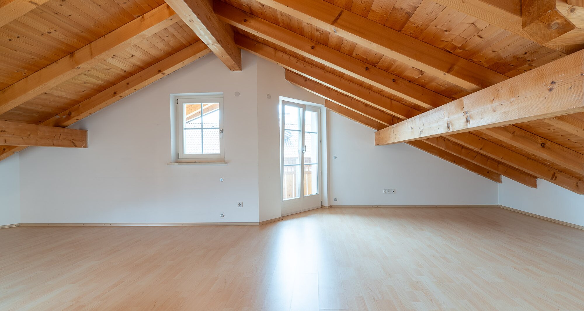 Schönes Eckreihenhaus mit Privatgarten in sonniger Panoramalage