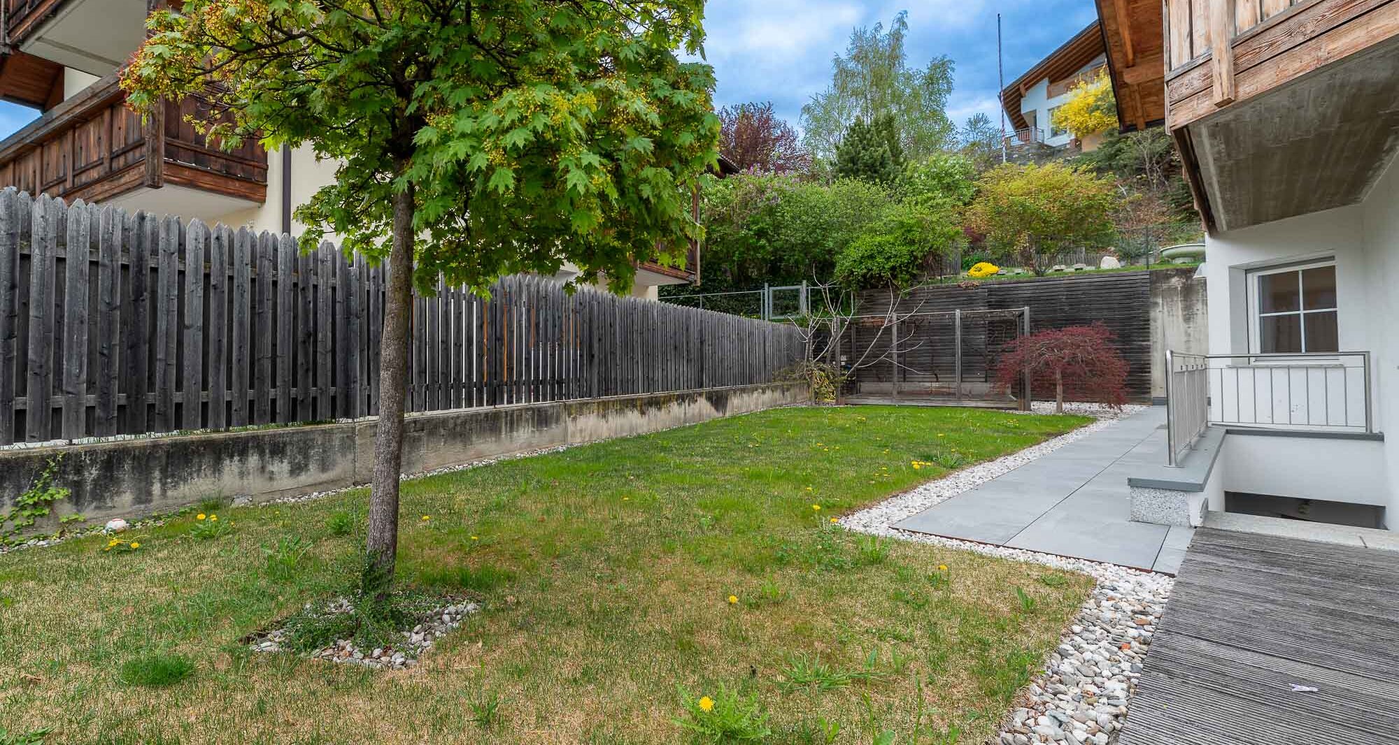 Schönes Eckreihenhaus mit Privatgarten in sonniger Panoramalage
