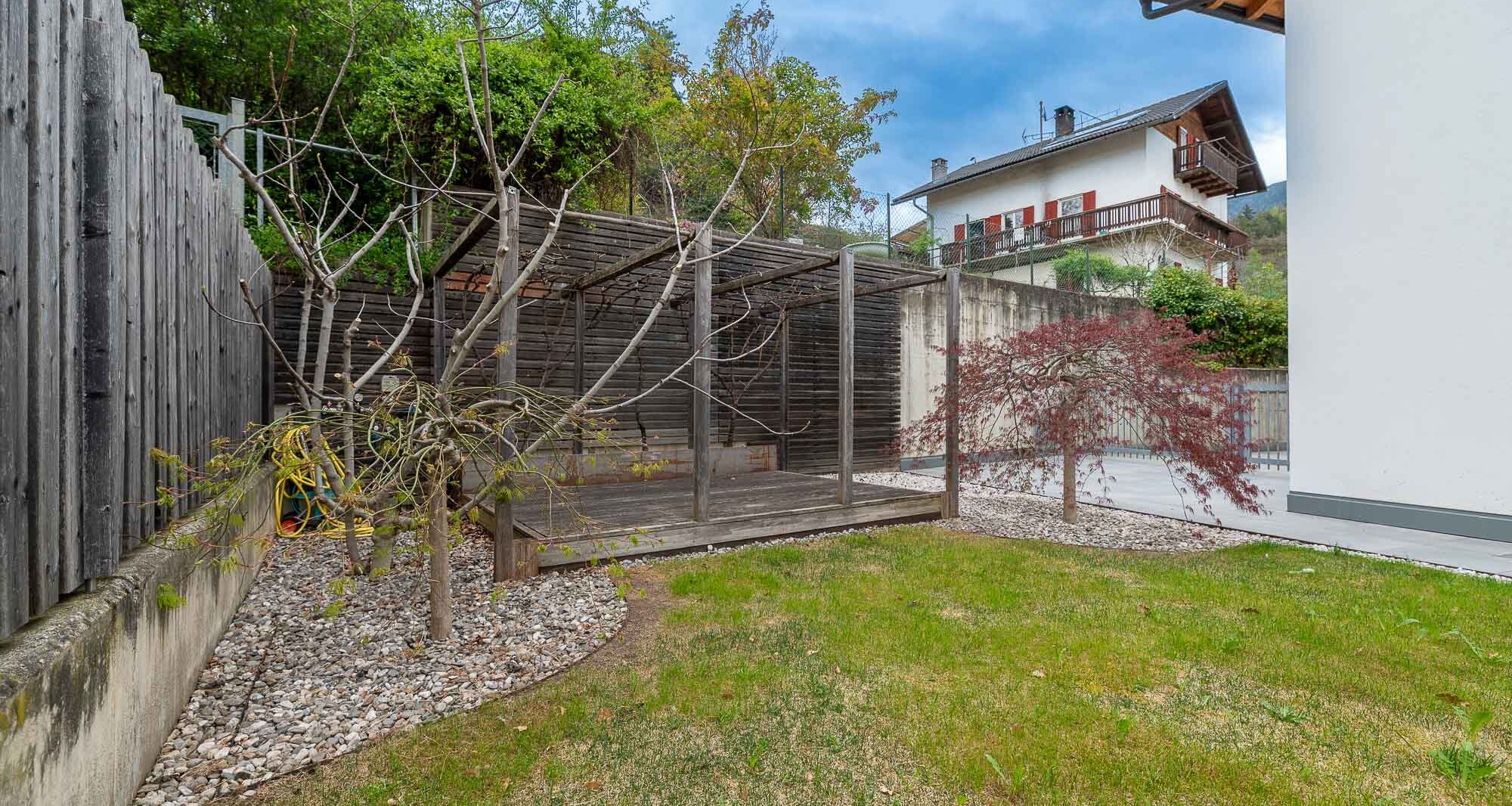 Schönes Eckreihenhaus mit Privatgarten in sonniger Panoramalage