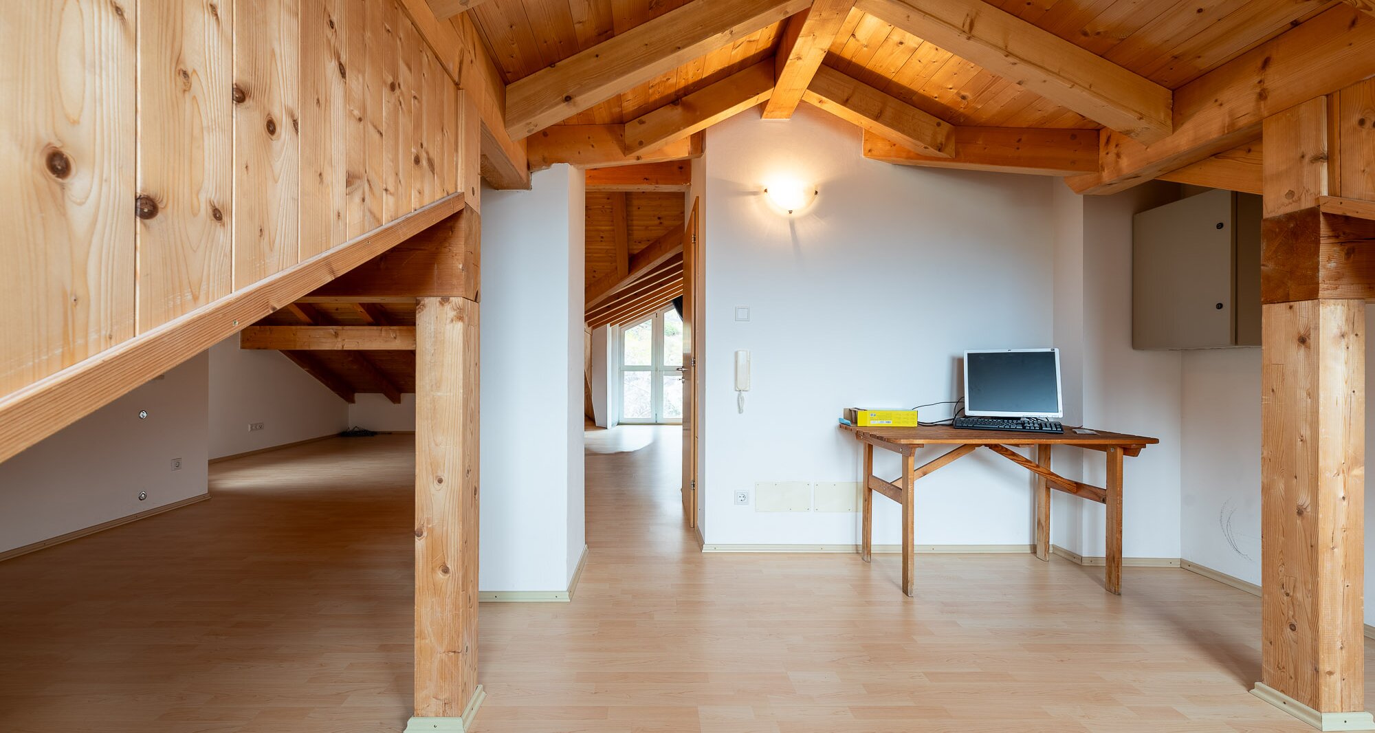 Schönes Eckreihenhaus mit Privatgarten in sonniger Panoramalage