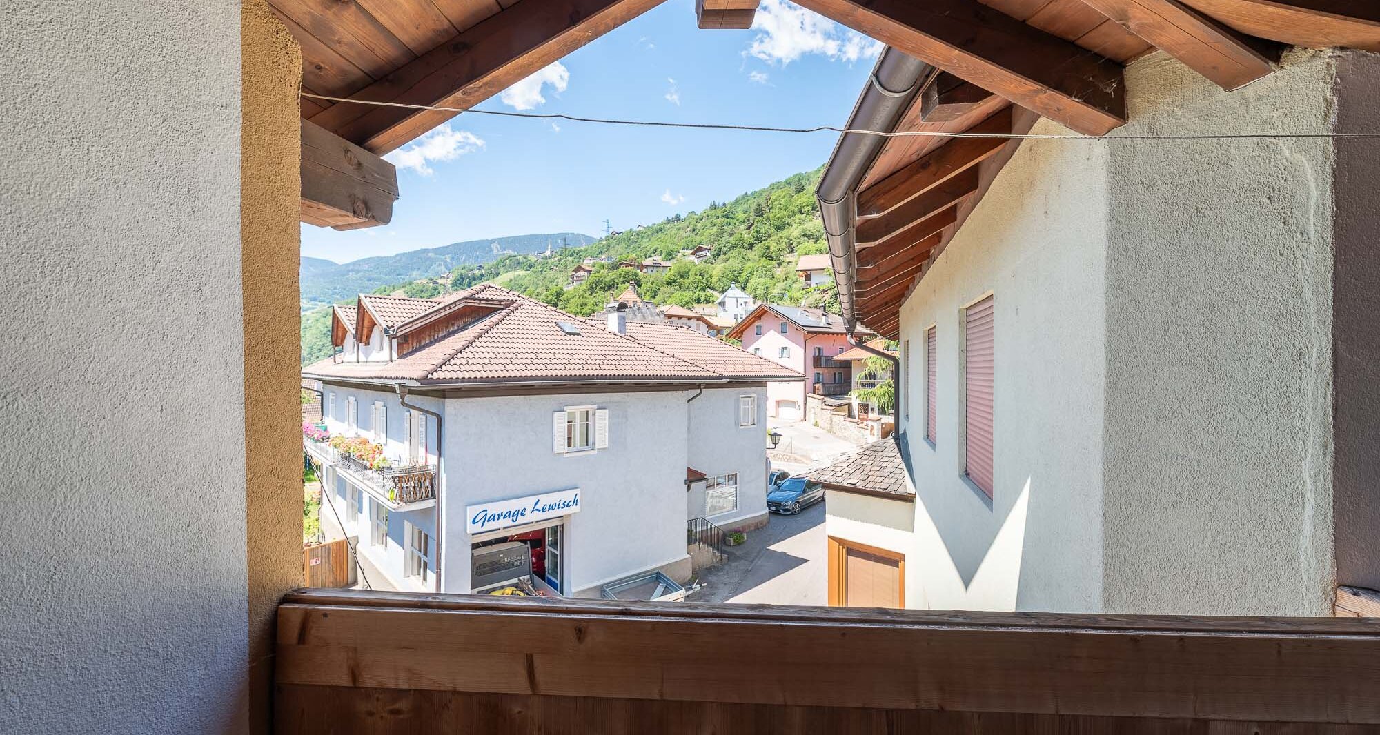 Stadthaus in Klausen zu verkaufen – vielseitige Investitionschance