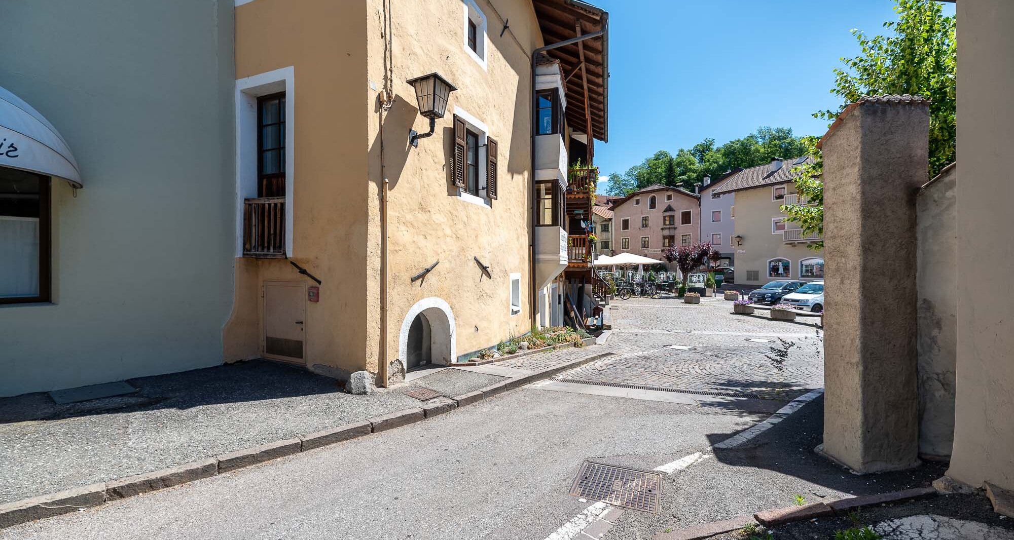 Stadthaus in Klausen zu verkaufen – vielseitige Investitionschance
