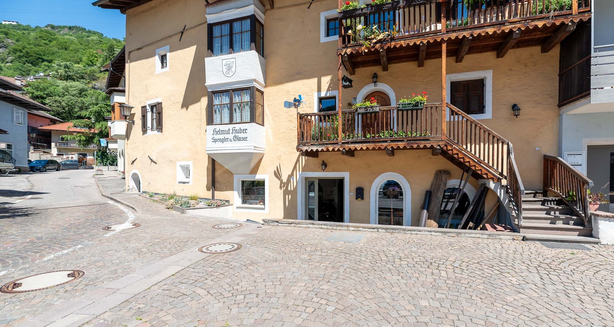Stadthaus in Klausen zu verkaufen – vielseitige Investitionschance
