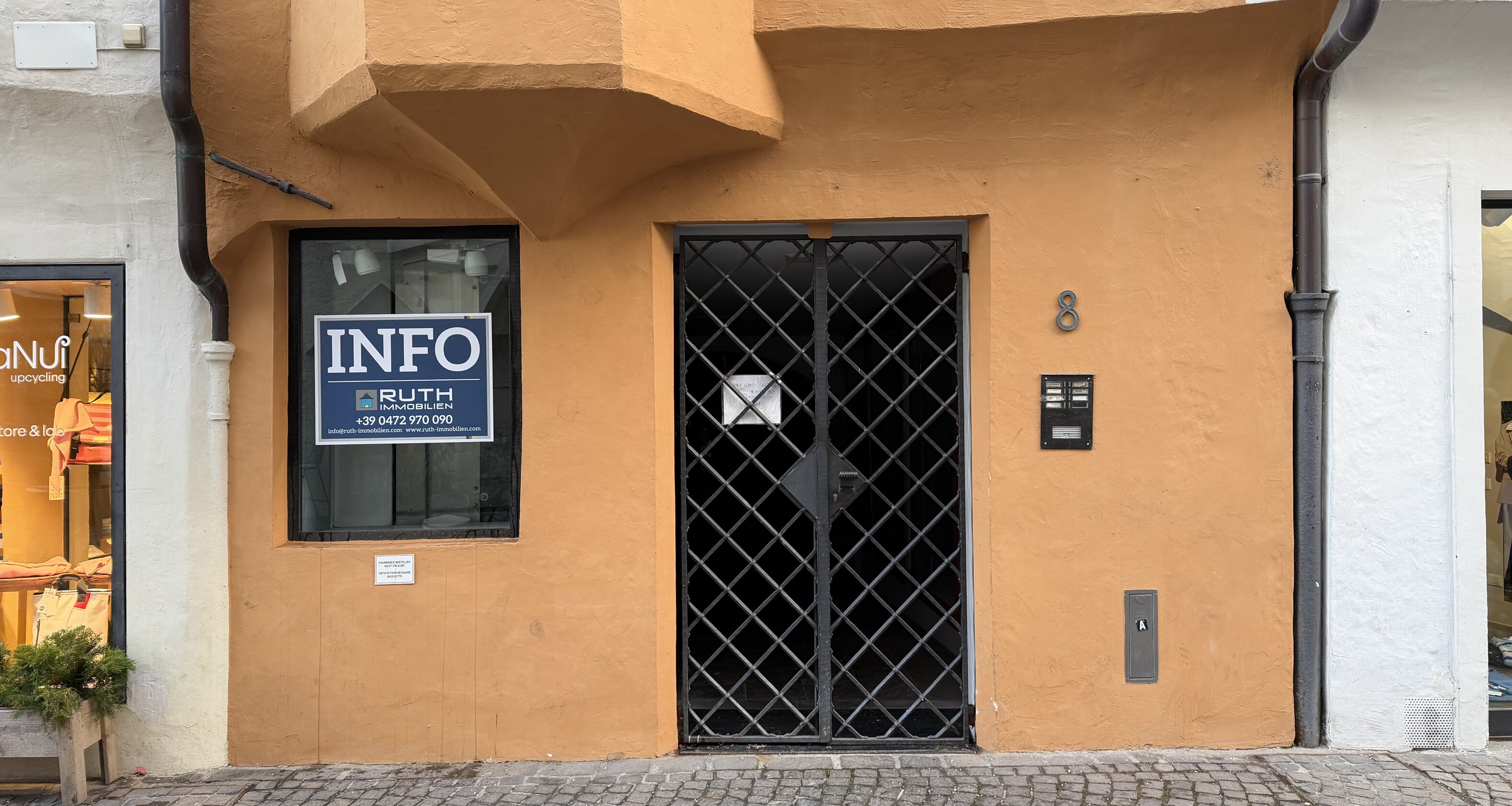 Geschäftslokal mit kleinem Hofgarten in bester Altstadtlage