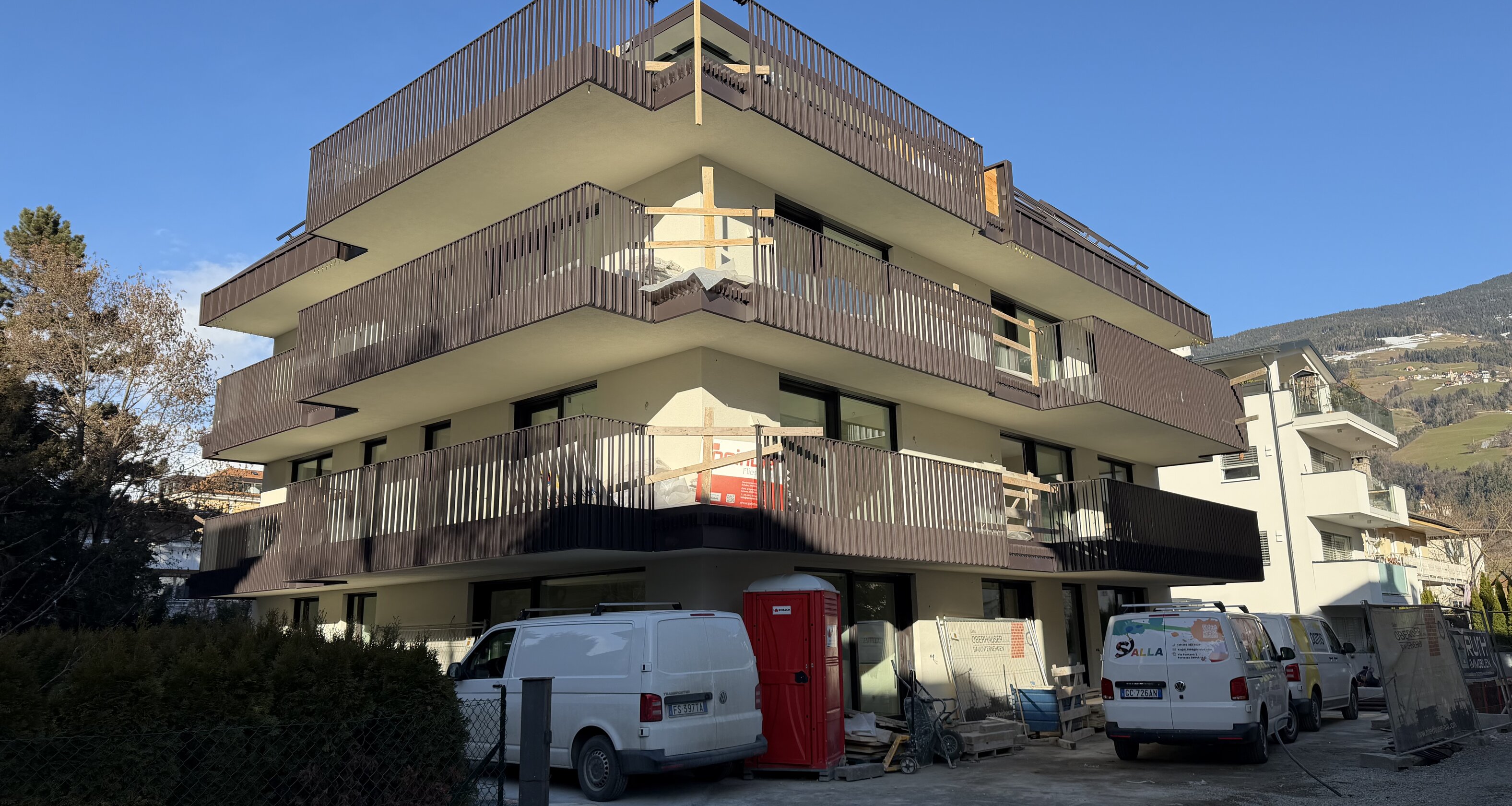 W1: Neue, wunderschöne Vierzimmerwohnung mit Terrasse und großem Privatgarten