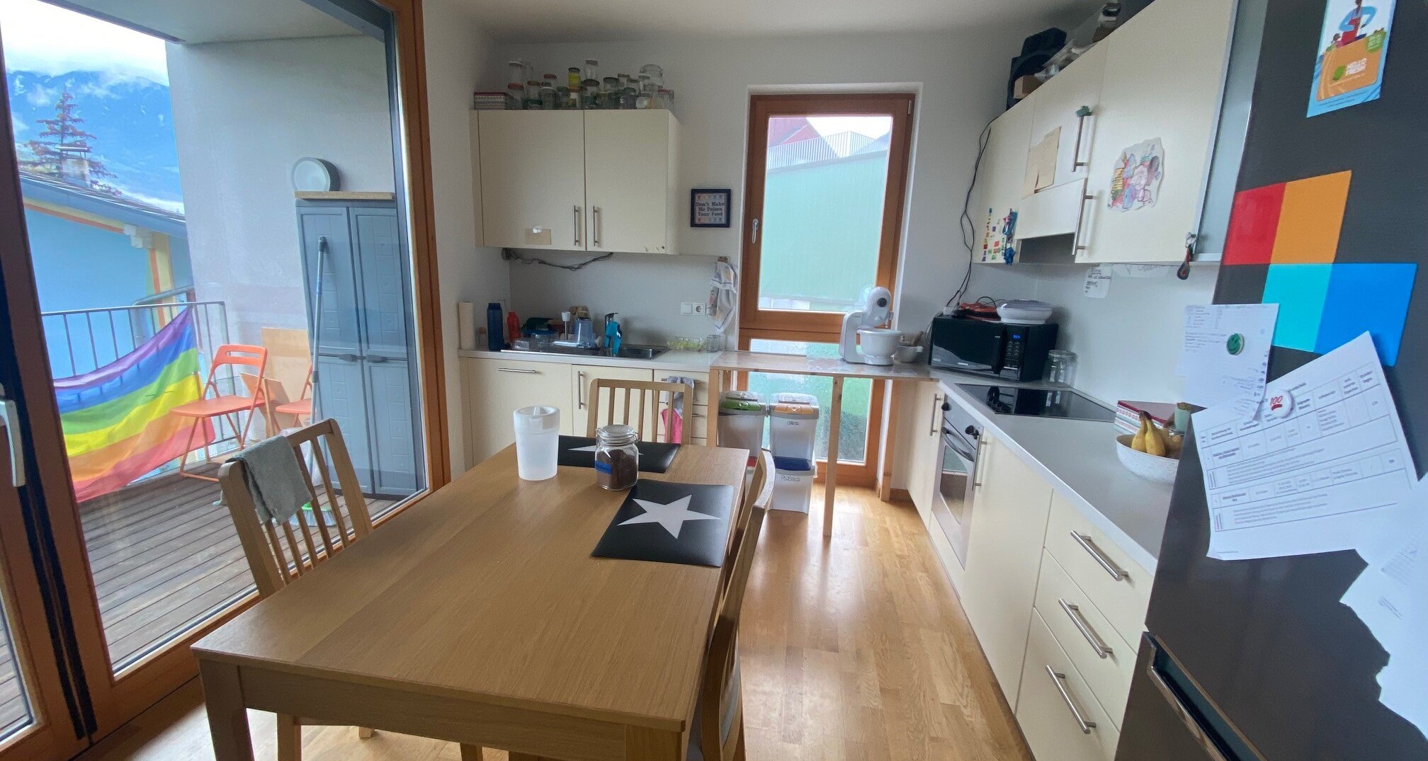 Neuwertige Dreizimmerwohnung mit Terrasse