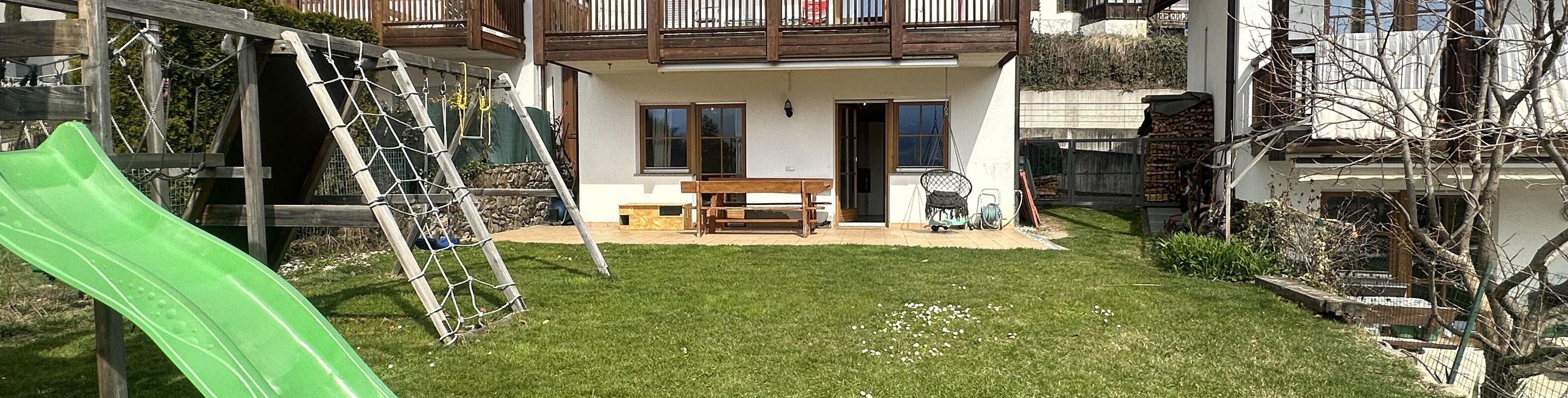 Wohnhaus mit Panoramablick & Privatgarten