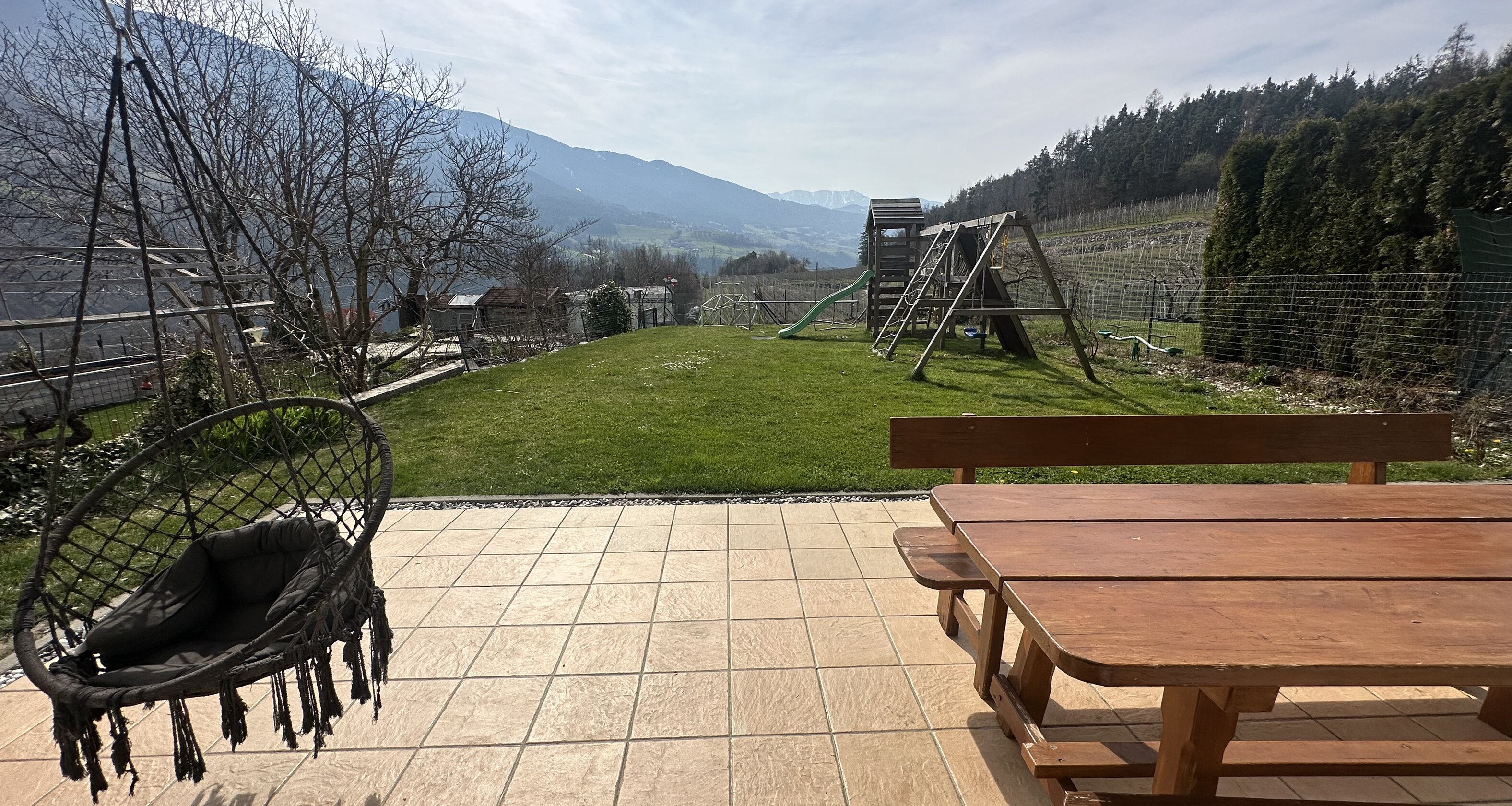 Wohnhaus mit Panoramablick & Privatgarten