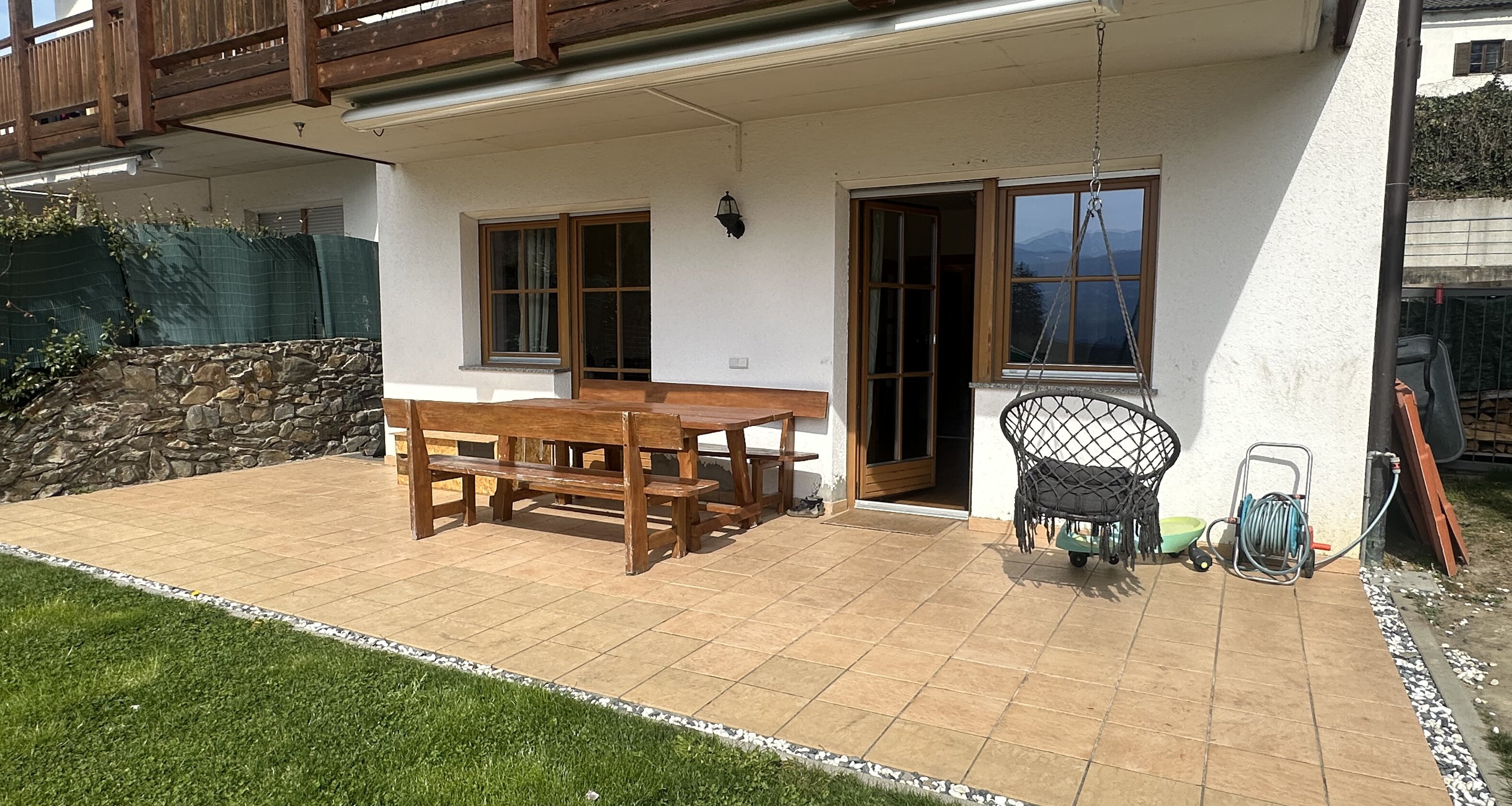 Wohnhaus mit Panoramablick & Privatgarten