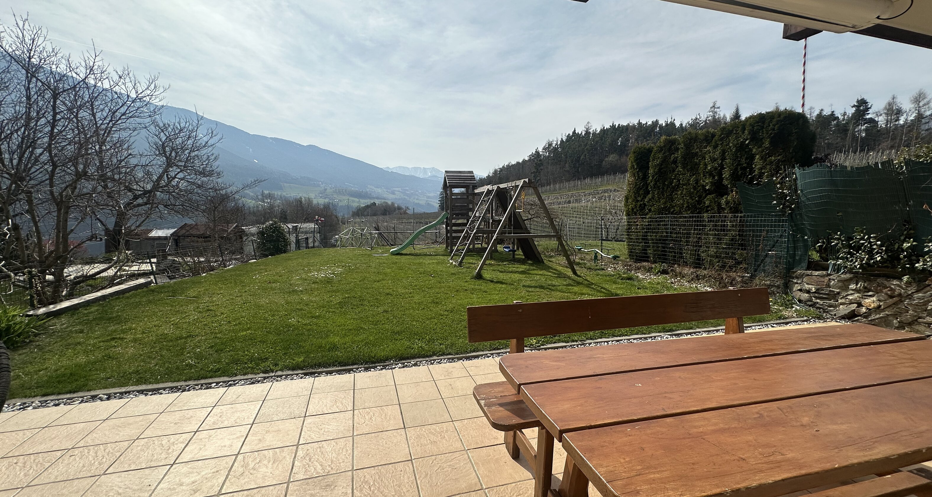 Wohnhaus mit Panoramablick & Privatgarten