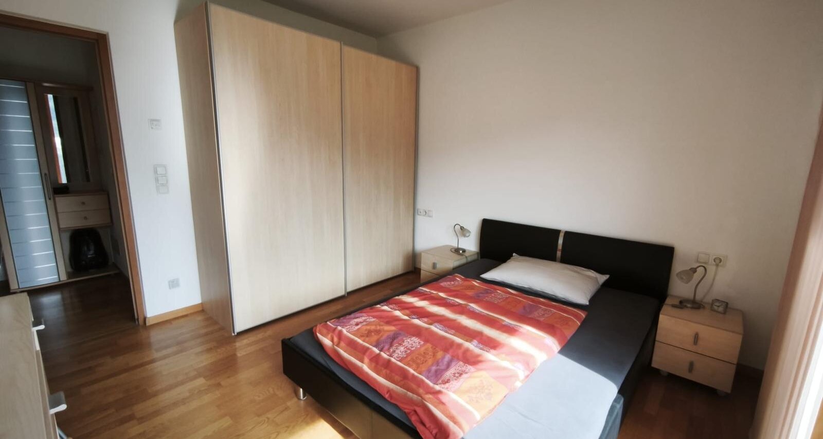 Moderne, teilmöblierte Zweizimmerwohnung mit Terrasse