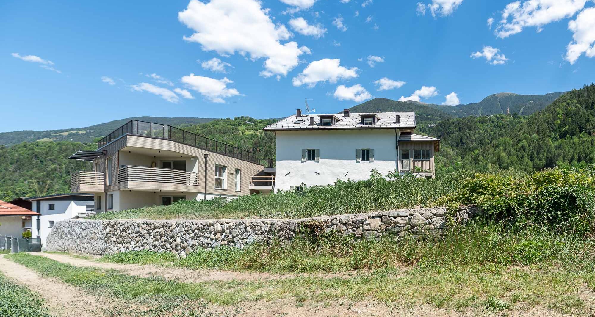 A2: Neue, geräumige Vierzimmerwohnung mit Privatgarten